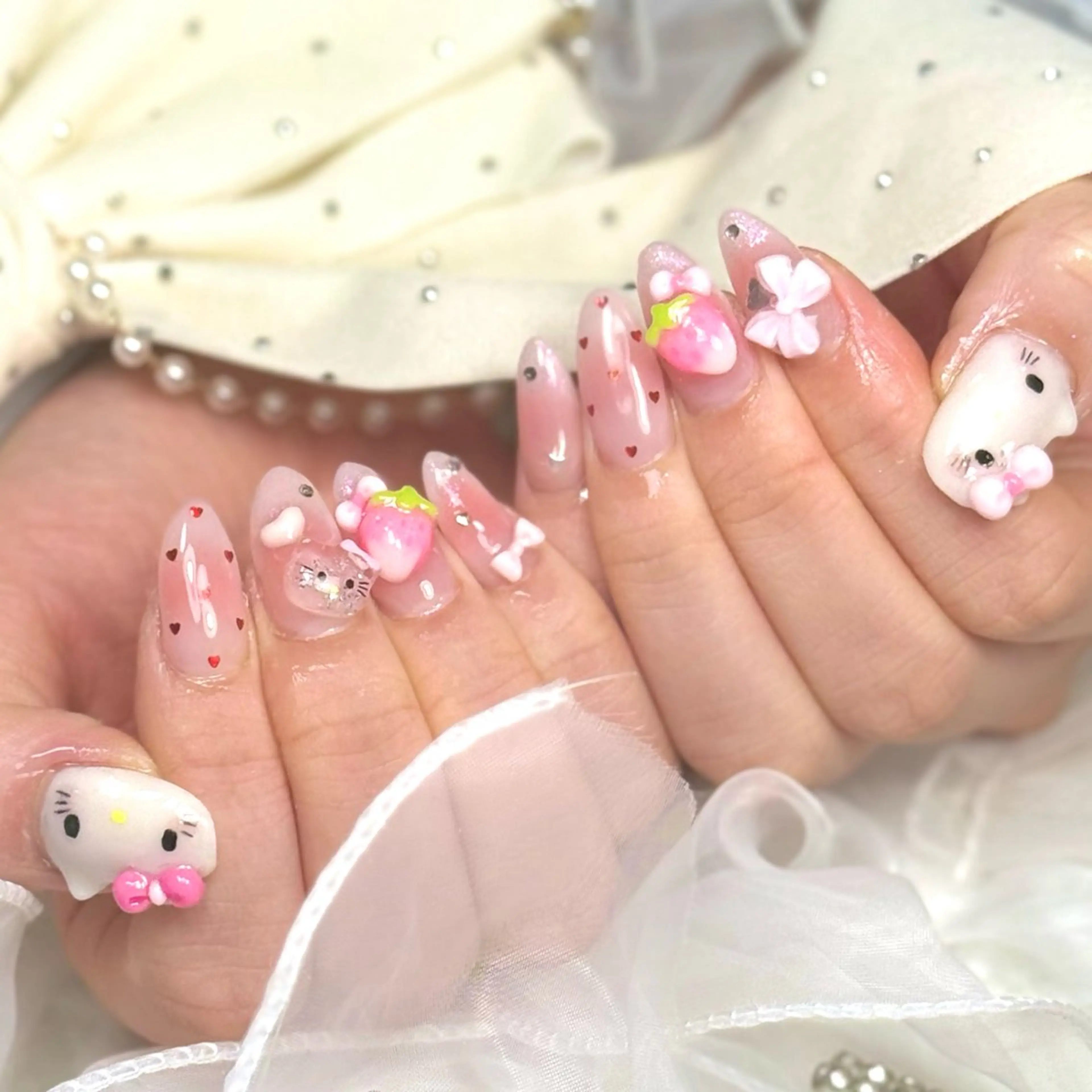 ネイル ハンドネイル ルシイ🎀新宿長さ 出しパーツ専門店のネイルデザイン