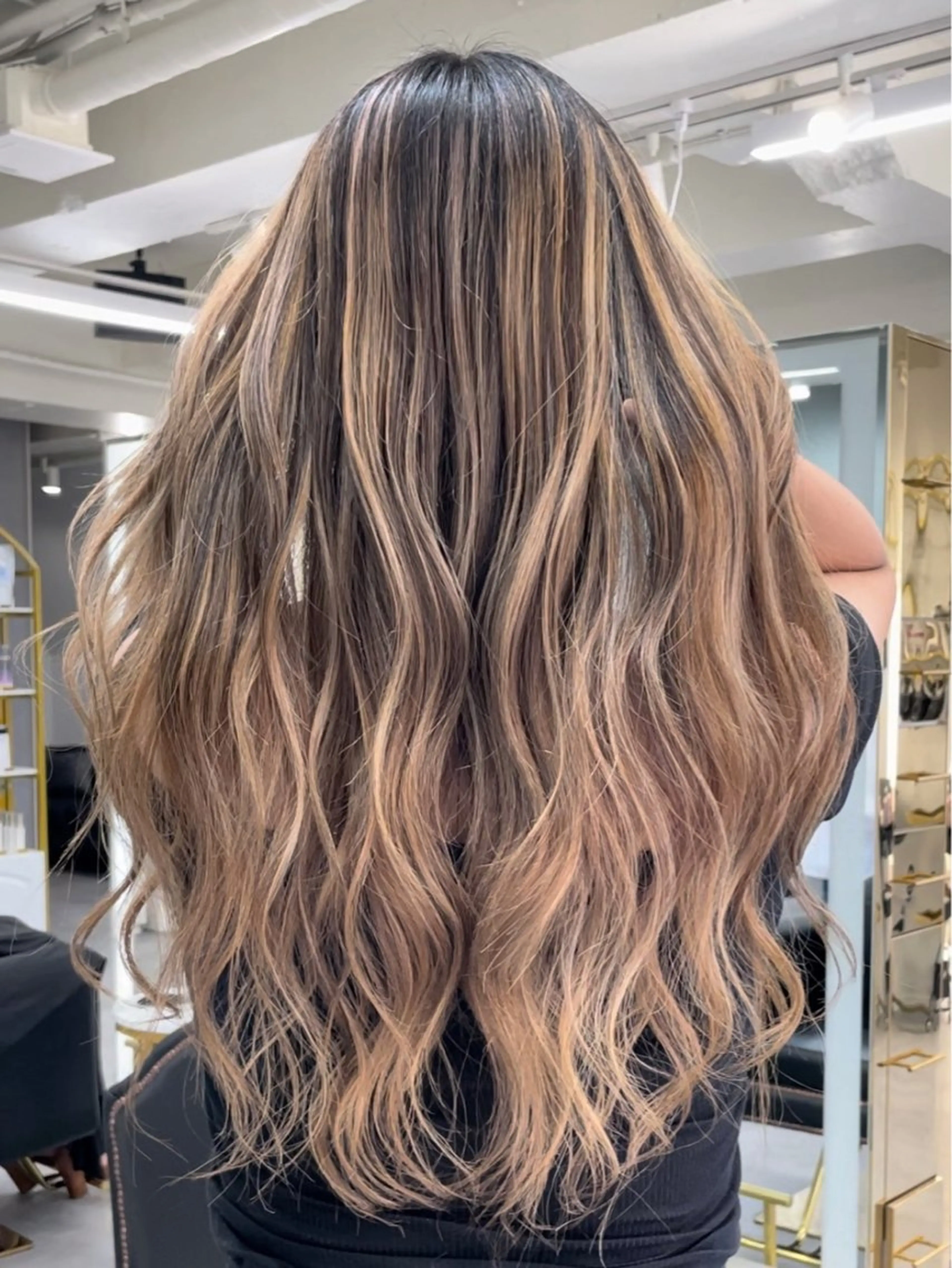 ロング senjyu GINZA所属・バレイヤージュ/ハイ ライト/庄司鉄平のヘアスタイル