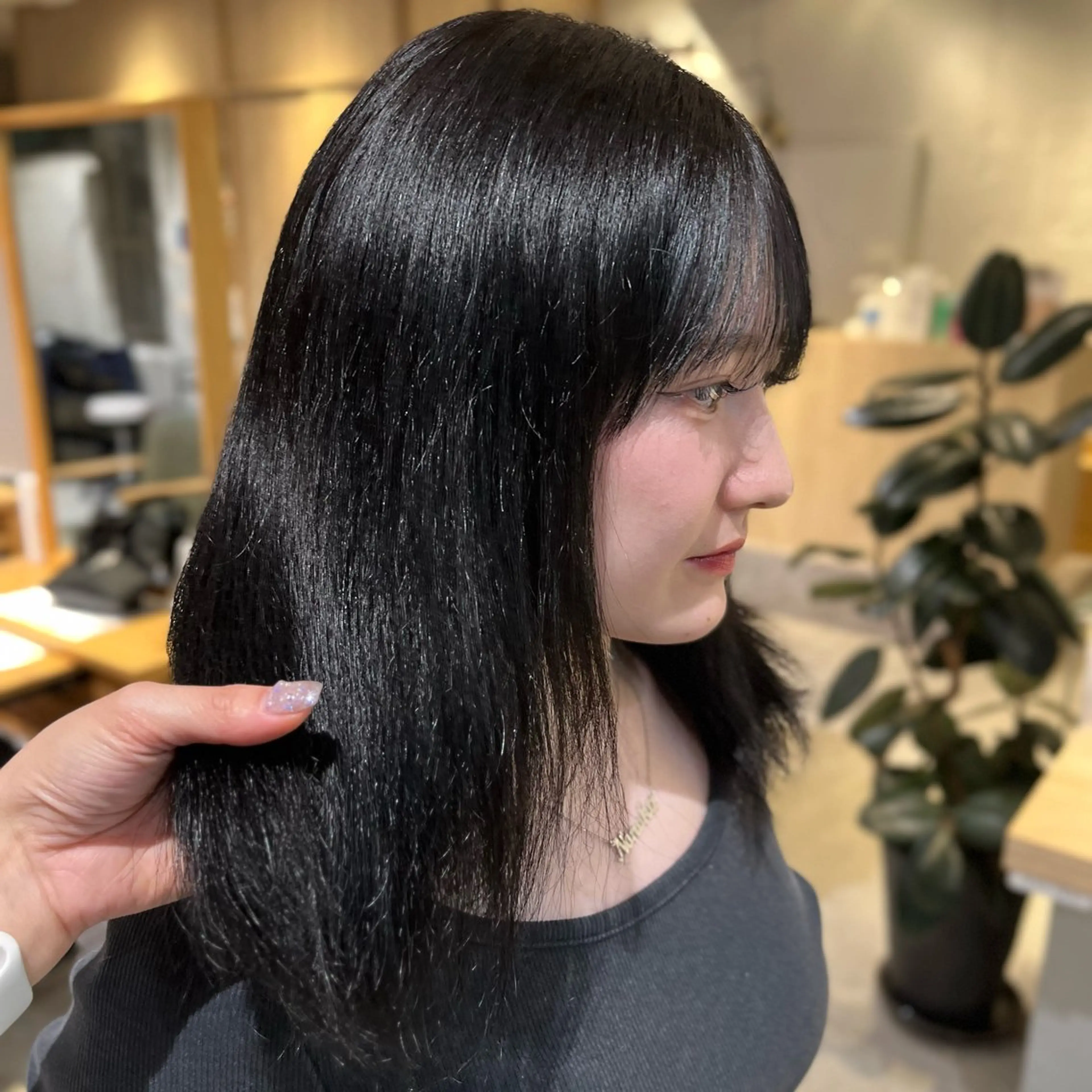 ミディアム カラー オタク美容師🛍/ 酸性ストレート/艶髪のヘアスタイル