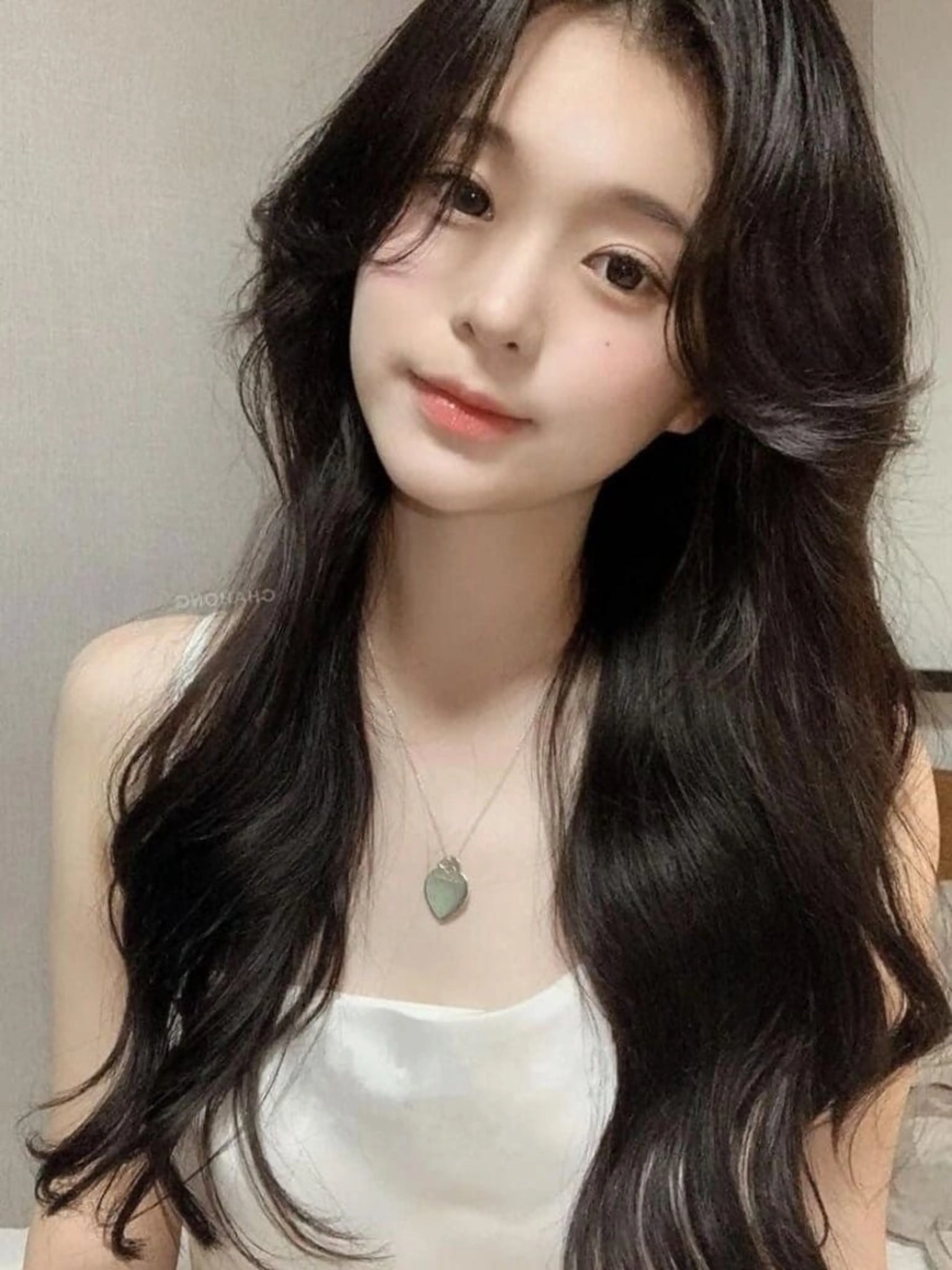 ロング カット パーマ 韓国ヘア🇰🇷 YURIYAのヘアスタイル