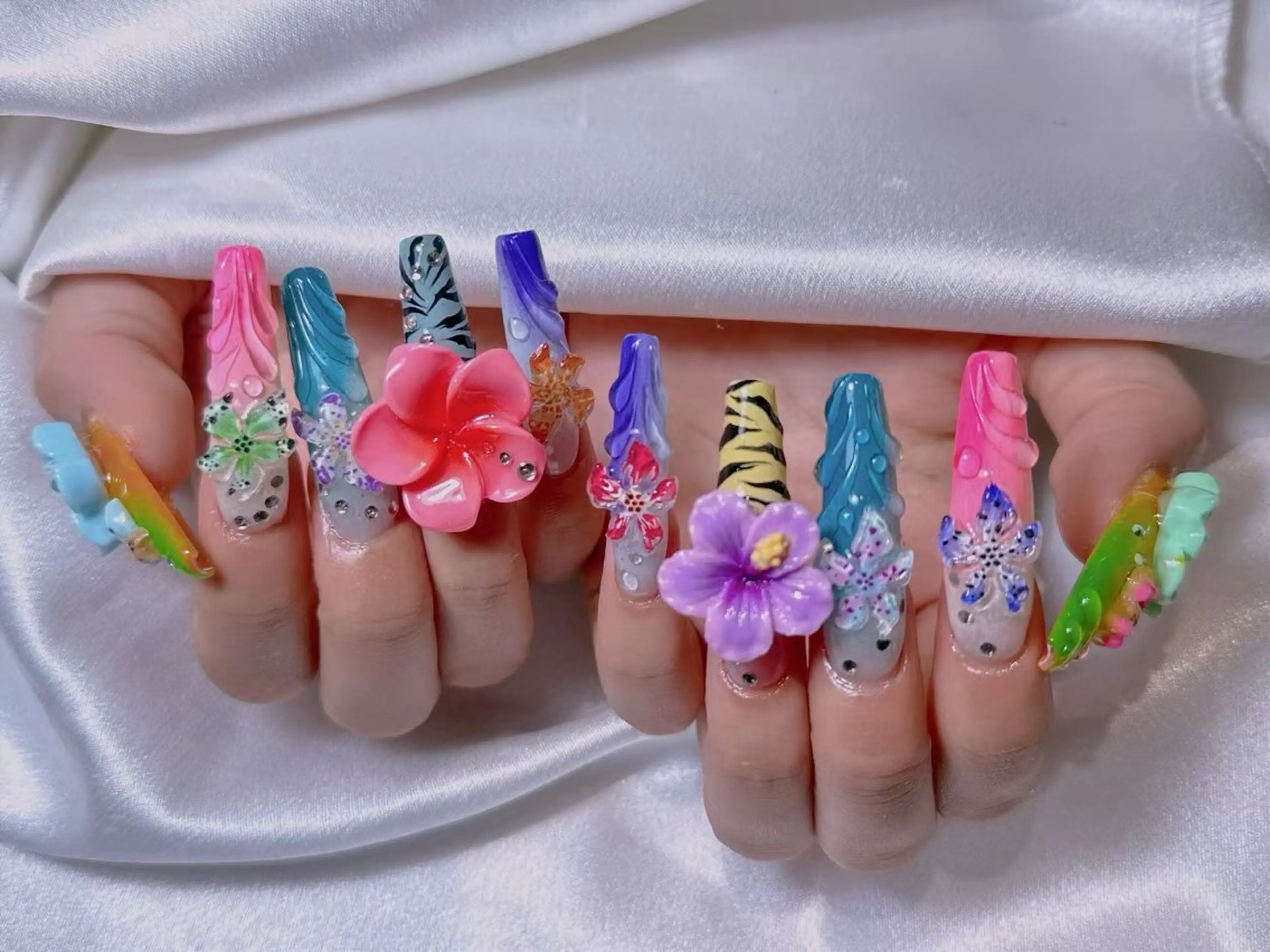 ネイル M2ネイルサロン【長さ出し&フィルイン導入店】所属・長さ出し専門店 RIRIのネイルデザイン