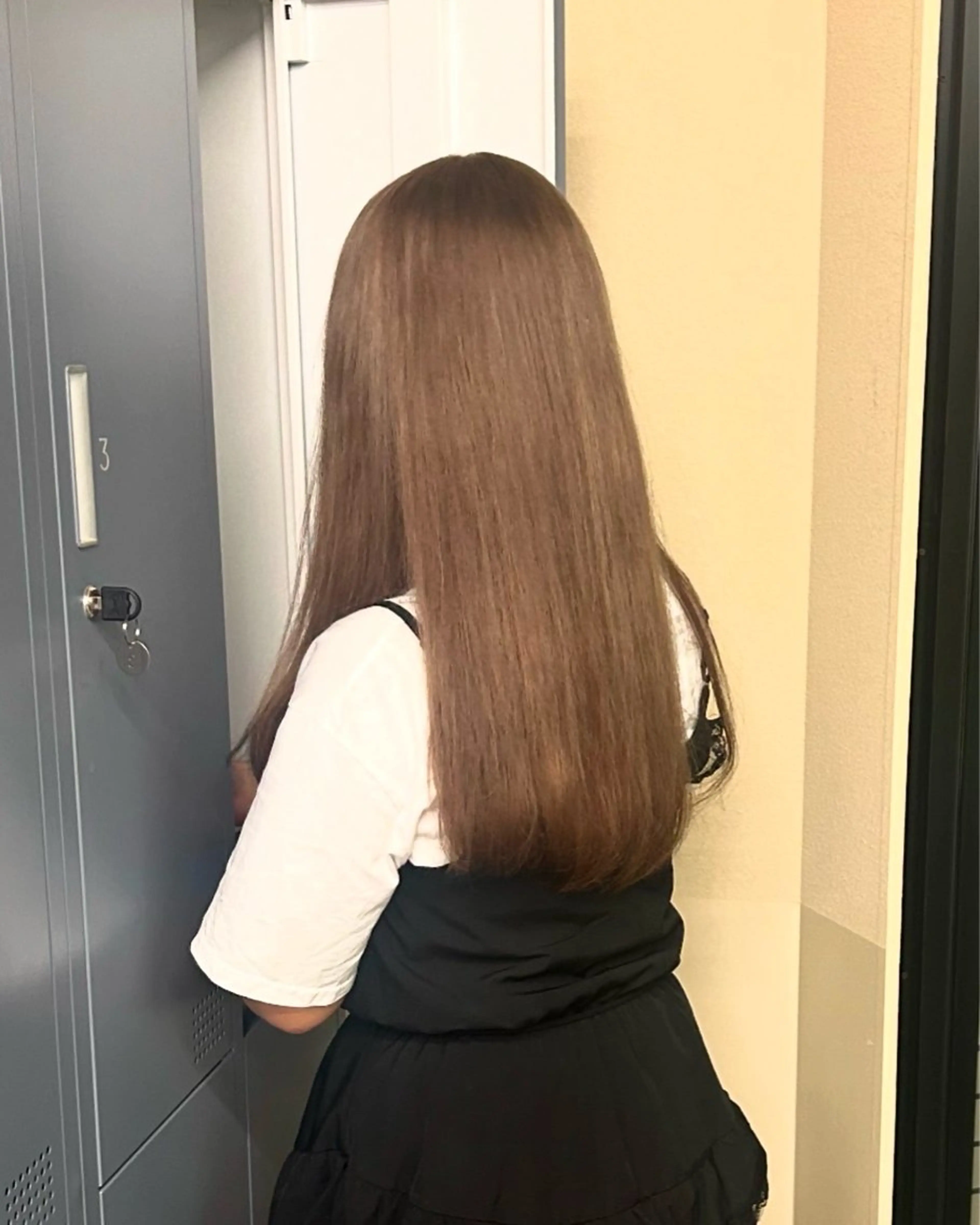 ロング カラー 寺澤 花梨のヘアスタイル