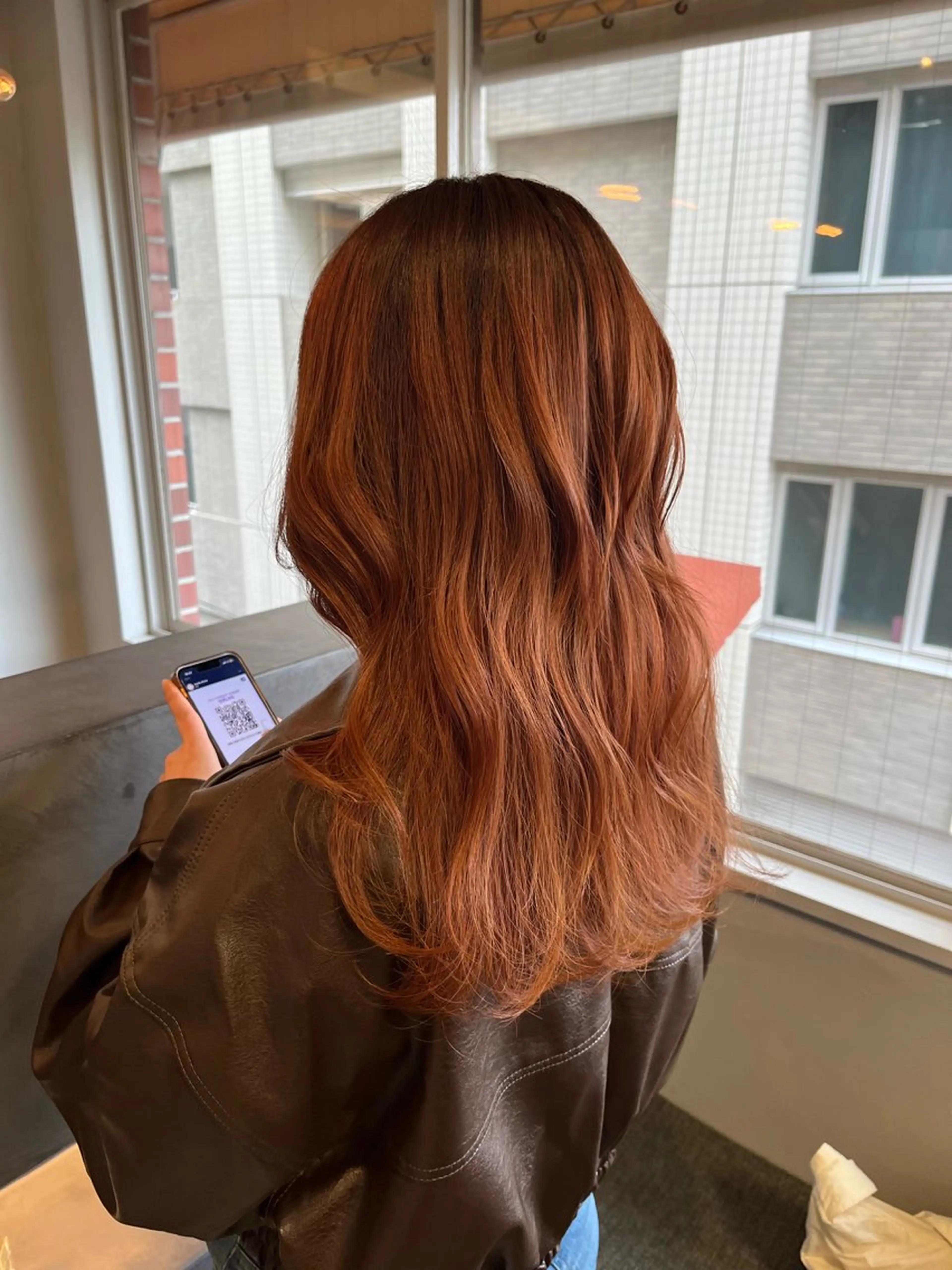 ロング カラー ブリーチ ブラウンカラー オレンジ オレンジブラウン カット ヘアカラー トリートメント ヘッドスパ CAMERA所属・井手 咲乃のヘアスタイル