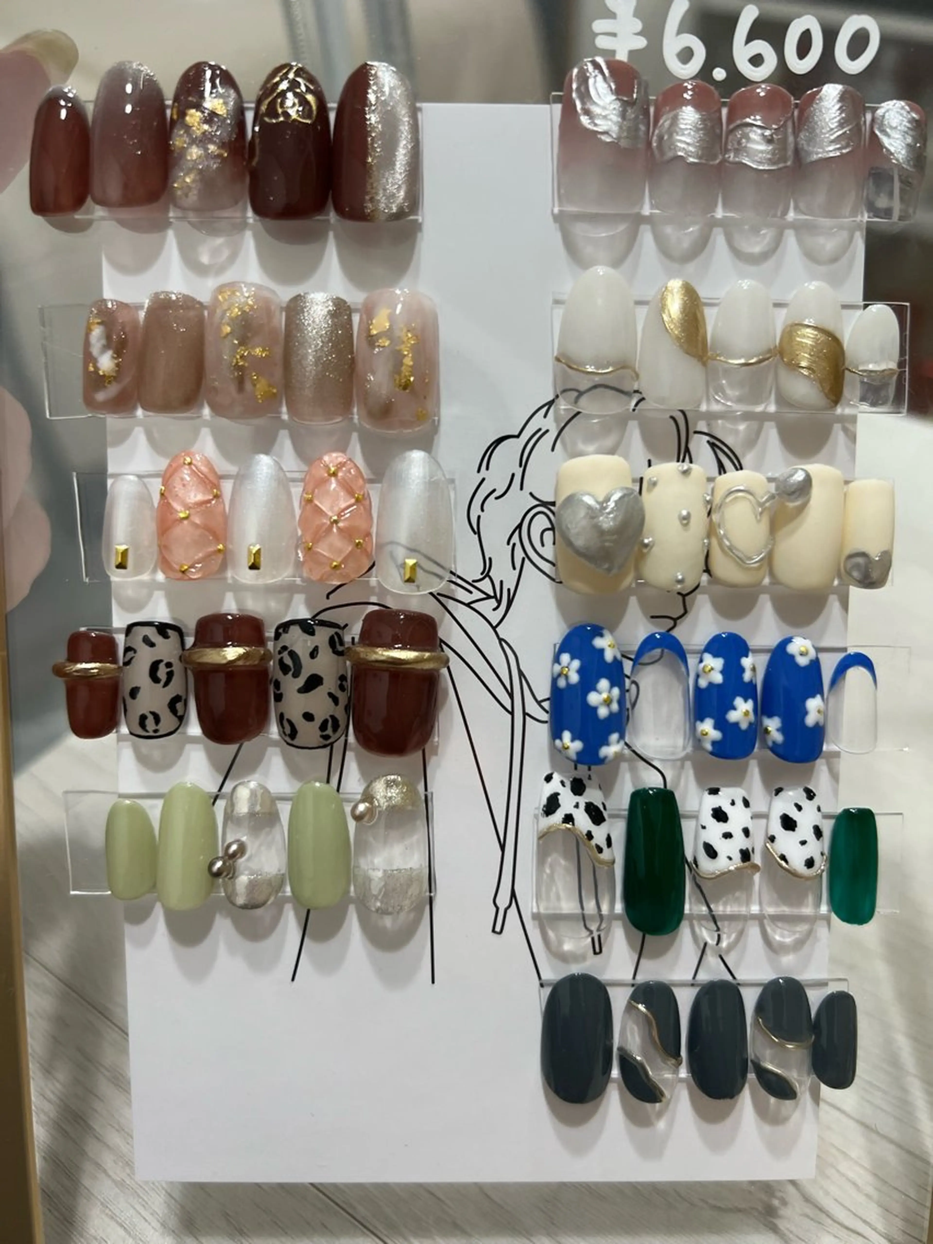 ネイル Luminous ⭐︎のネイルデザイン