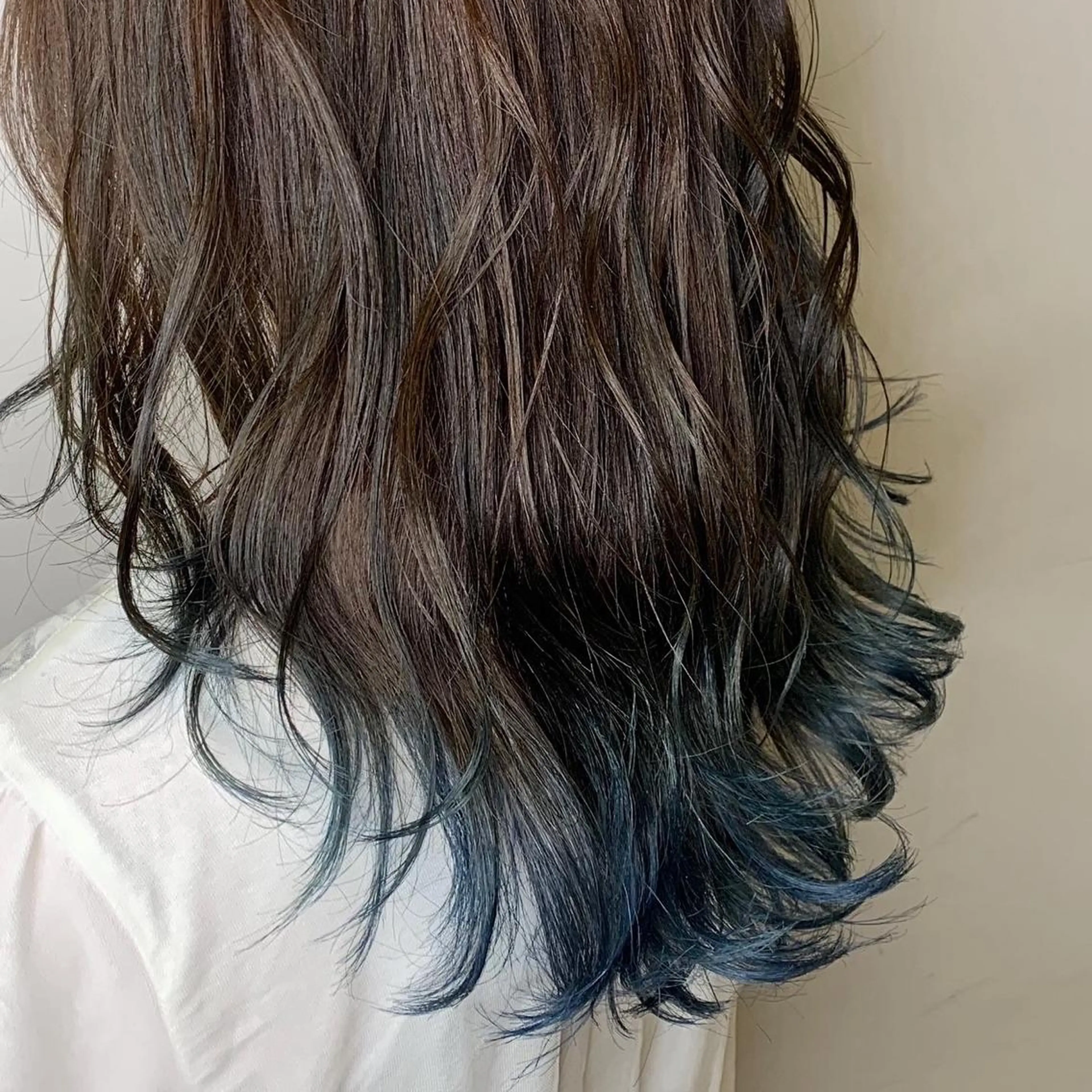 セミロング カラー 小森 衣純のヘアスタイル