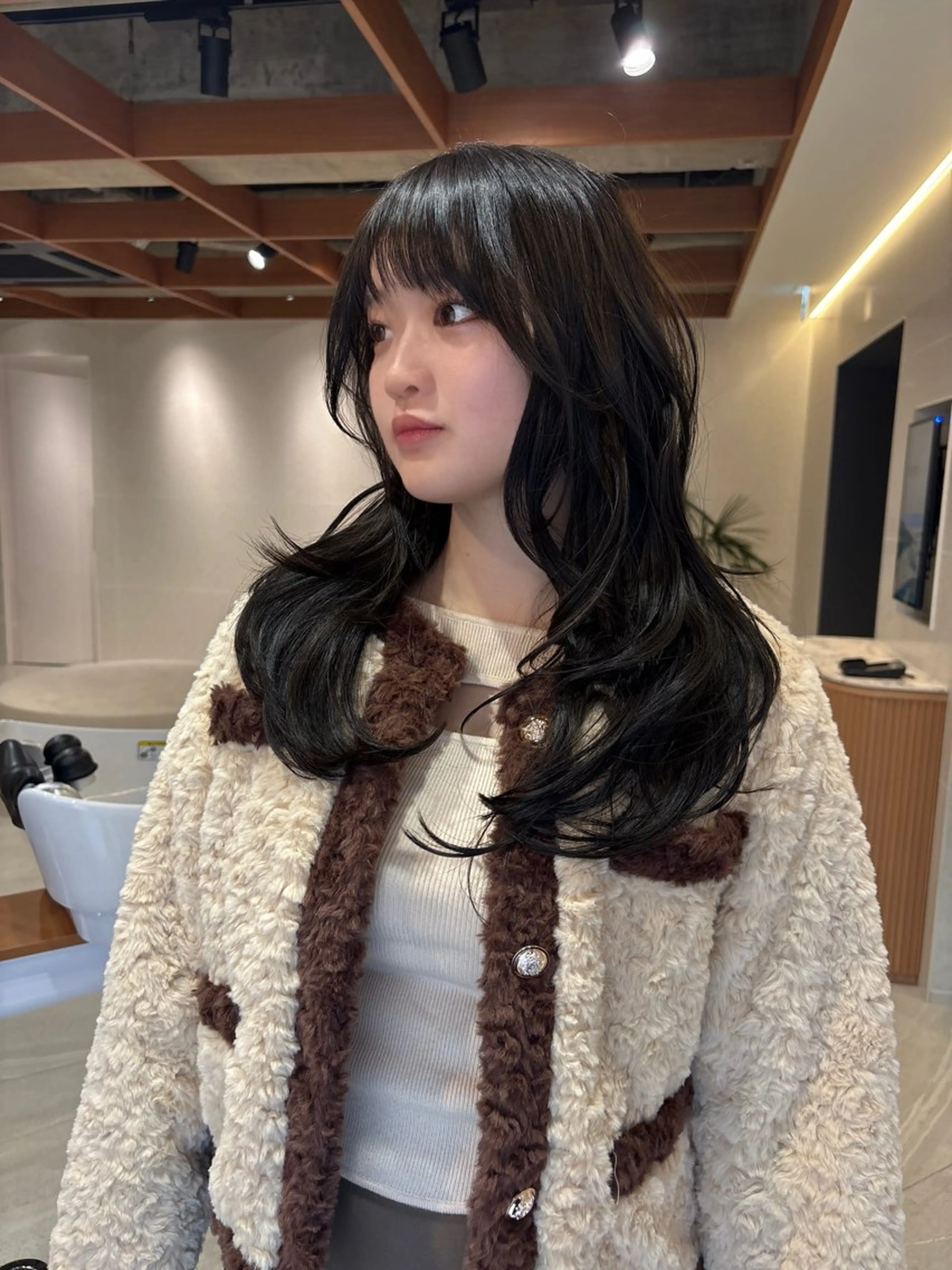 セミロング 顔周りカット 似合わせカット カット ヘアカラー トリートメント 梅田/レイヤーカット /ミルクティーカラーのヘアスタイル