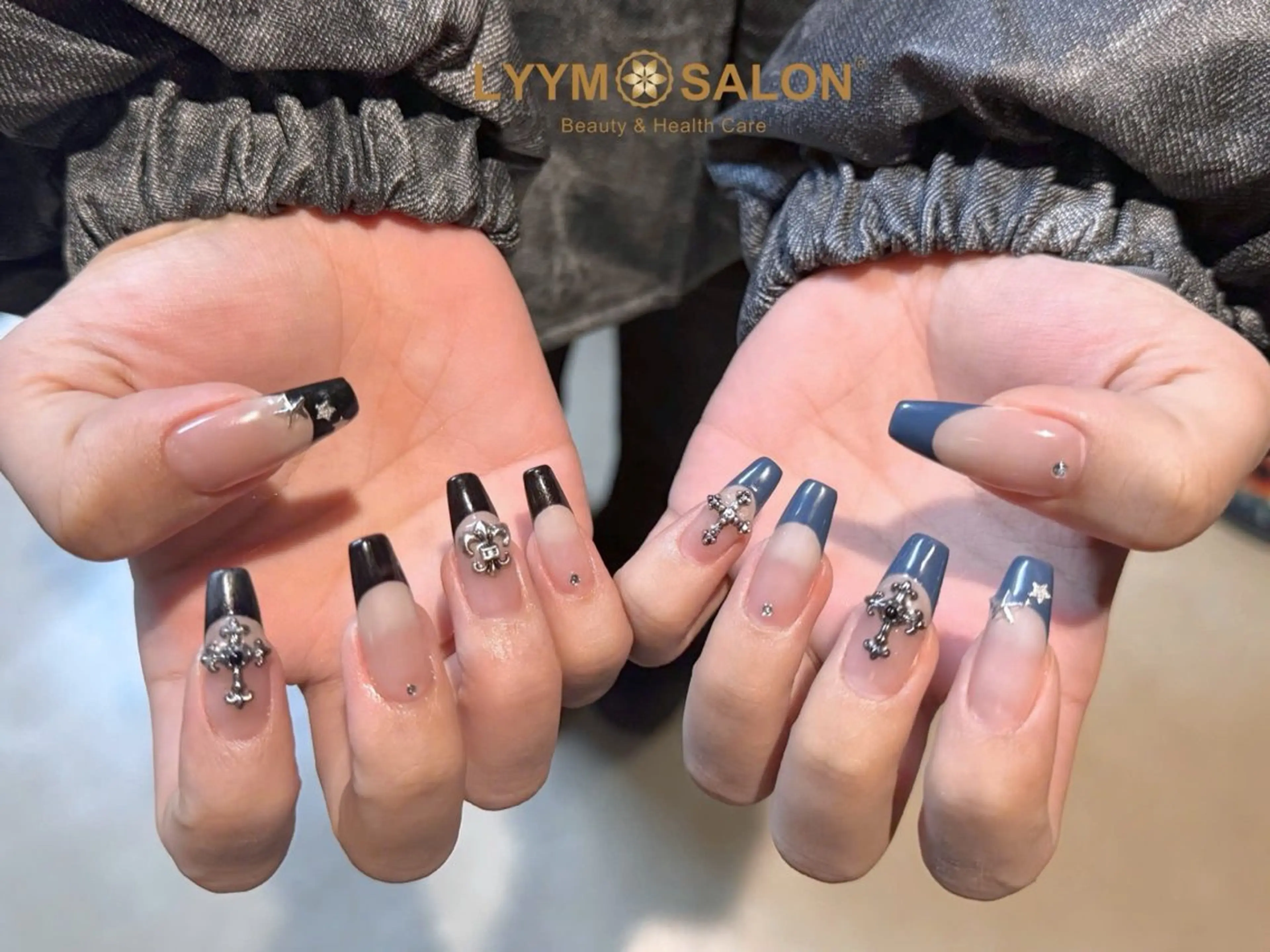 ネイル ブルー 長さ出し フレンチネイル 韓国ネイル ハンドネイル LYYM Salonのネイルデザイン