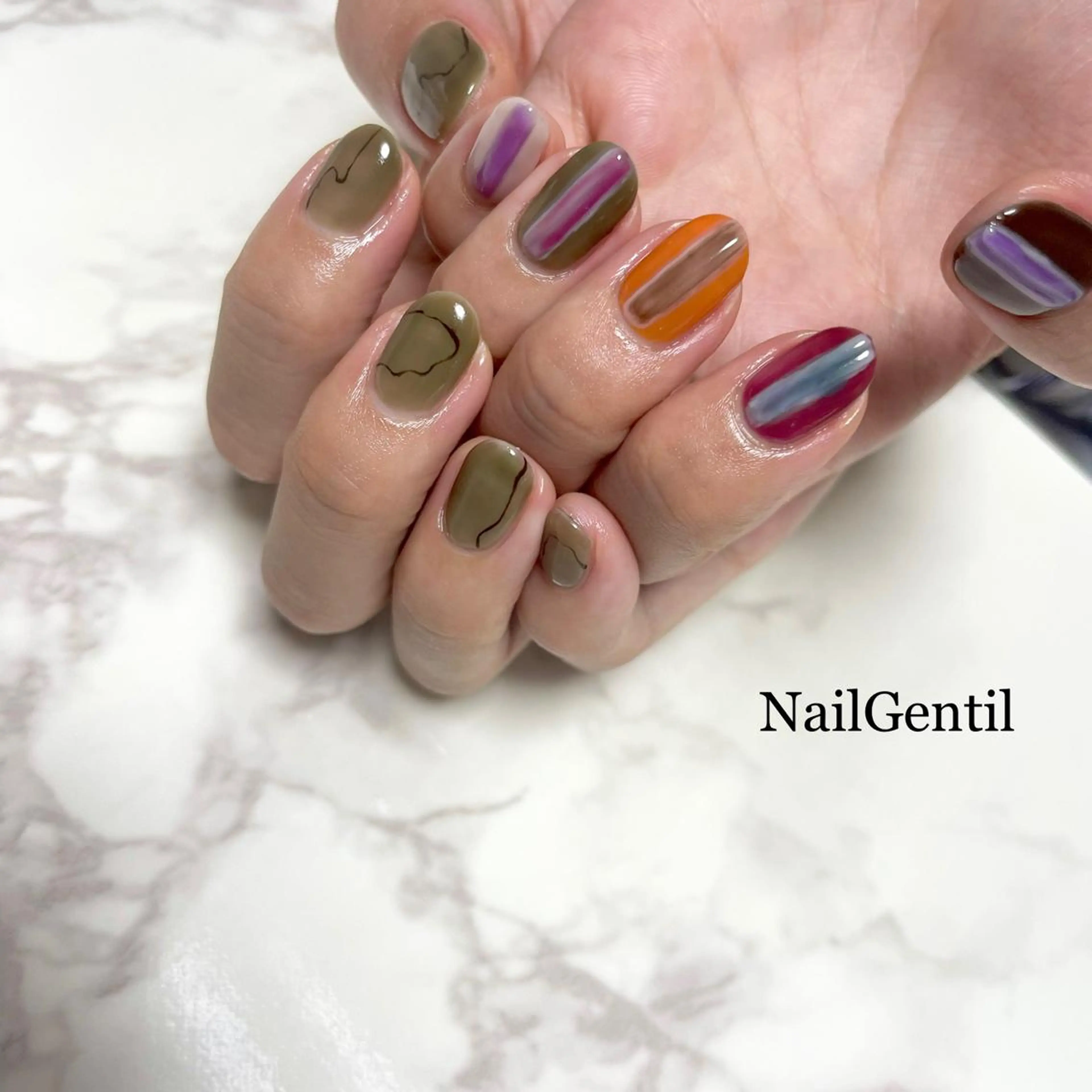 [リピーター様]★ワンカラーベタ塗り ＋4本デザイン。当店オフ込 (他店オフ＋1100)の写真