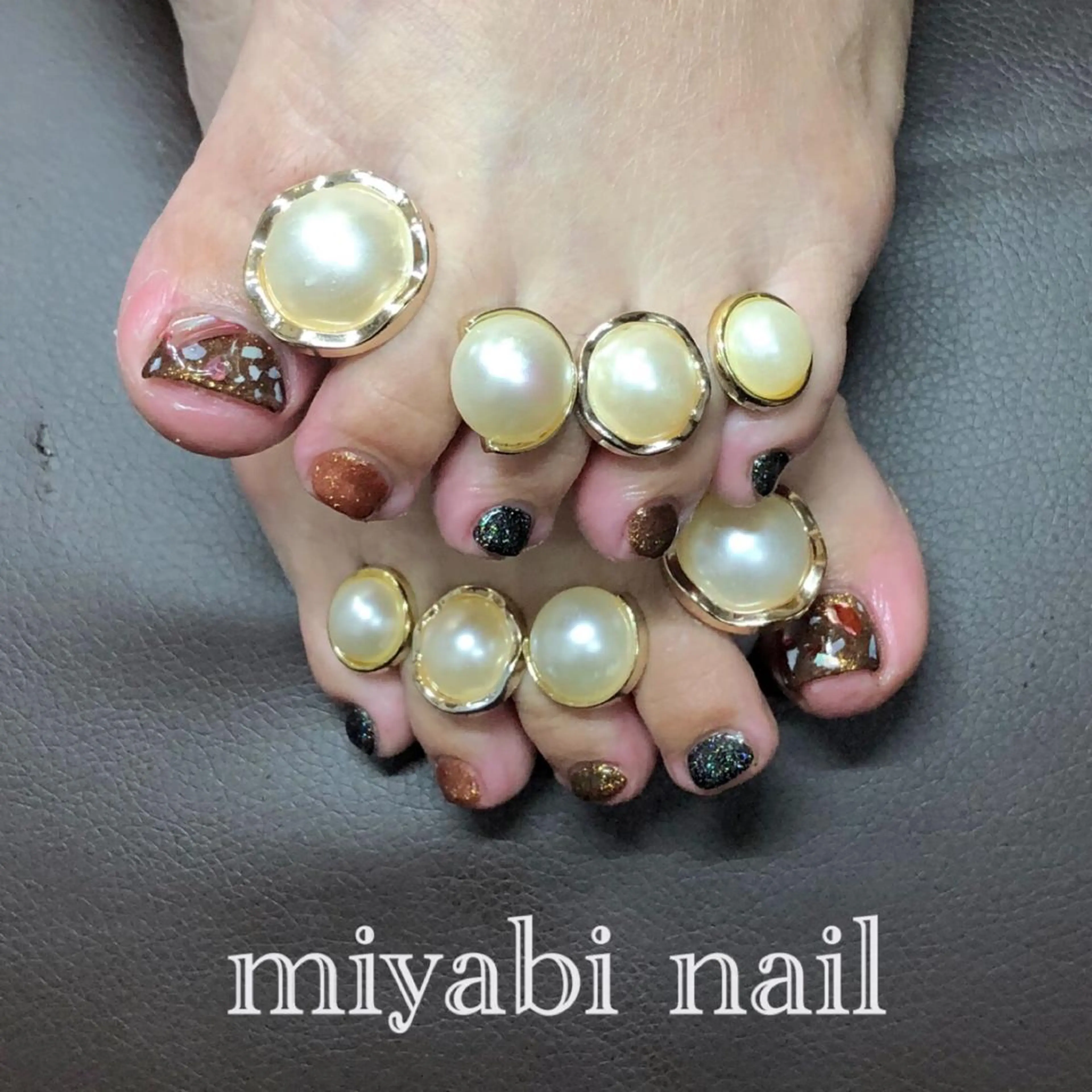 ネイル アートネイル ブラウン フットネイル ラメ(グリッター) フットネイル miyabi nail 桂川駅近くのネイルデザイン