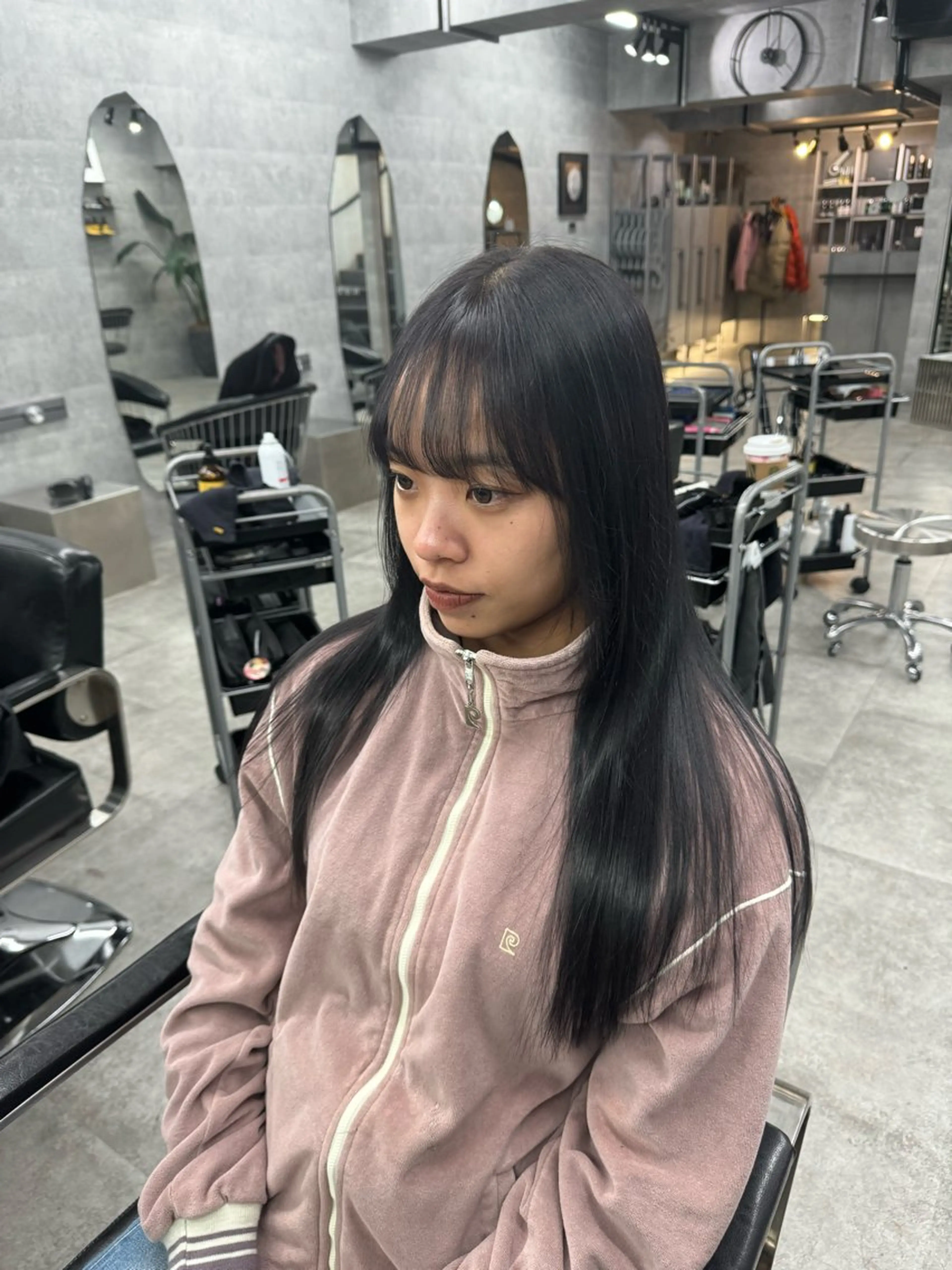 ロング カラー 黒髪 ブリーチ あなたのお悩み改善" You"💚❤️💛のヘアスタイル