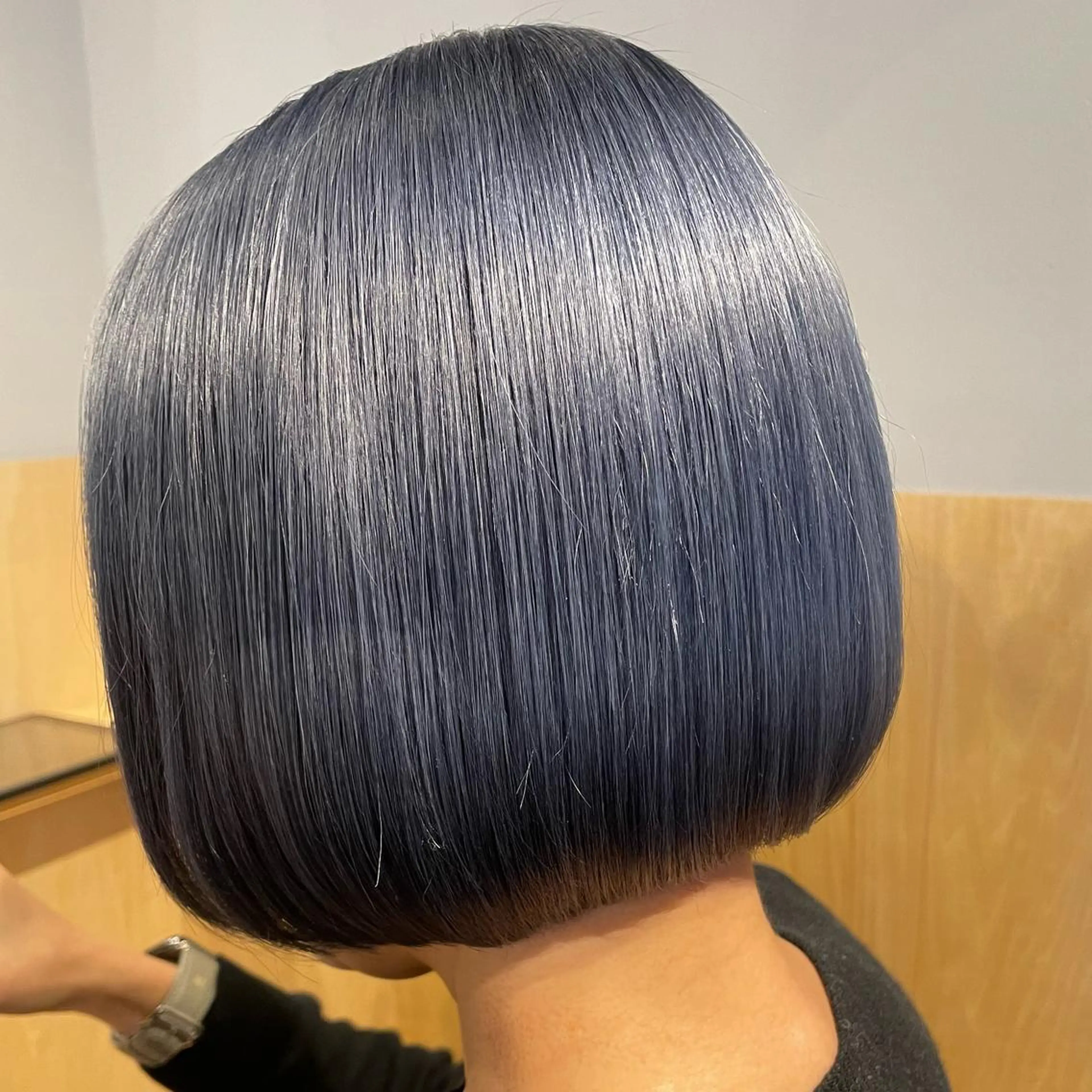 ショート カラー ブルーカラー シルバー 【美髪とカット】 AKIFUMIのヘアスタイル