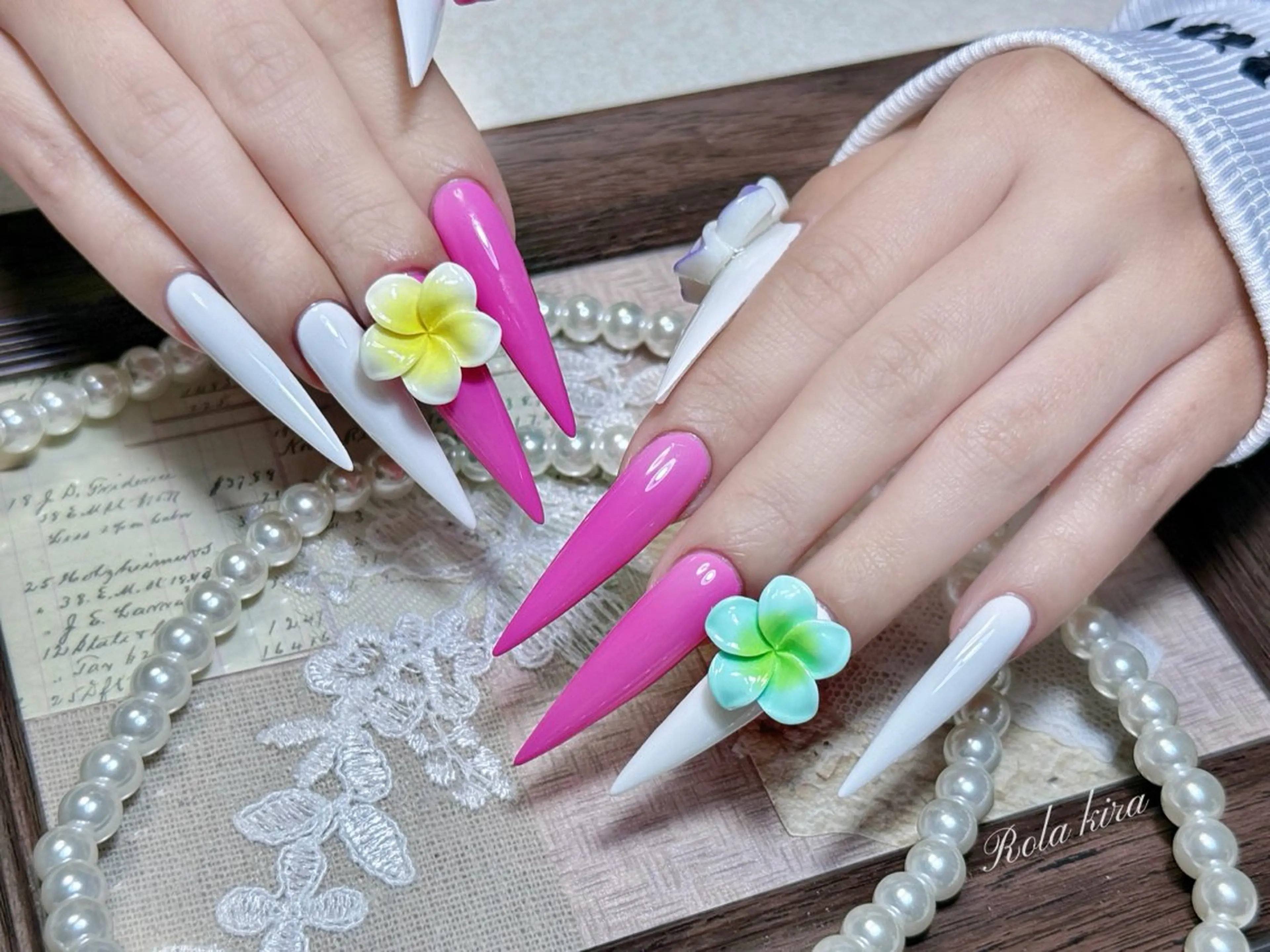 ロング 韓国風ヘア ハンドネイル Rola kira nail salon所属・Rola kira 麗のネイルデザイン