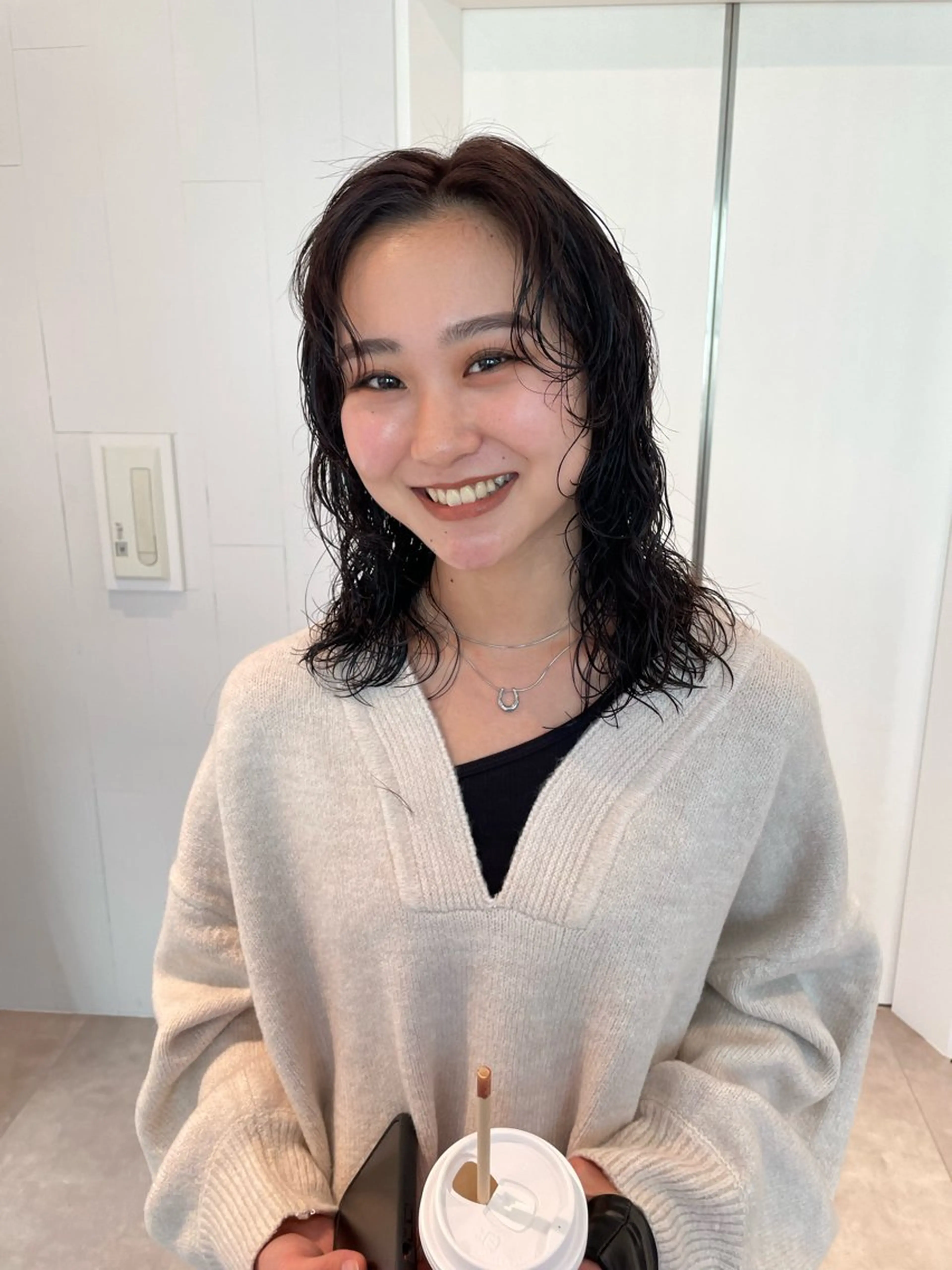 ミディアム パーマ ミディアムレイヤー ミディアムパーマ レイヤーカット カット ヘアカラー トリートメント Kouta/似合わせ /パーマ/カラーのヘアスタイル