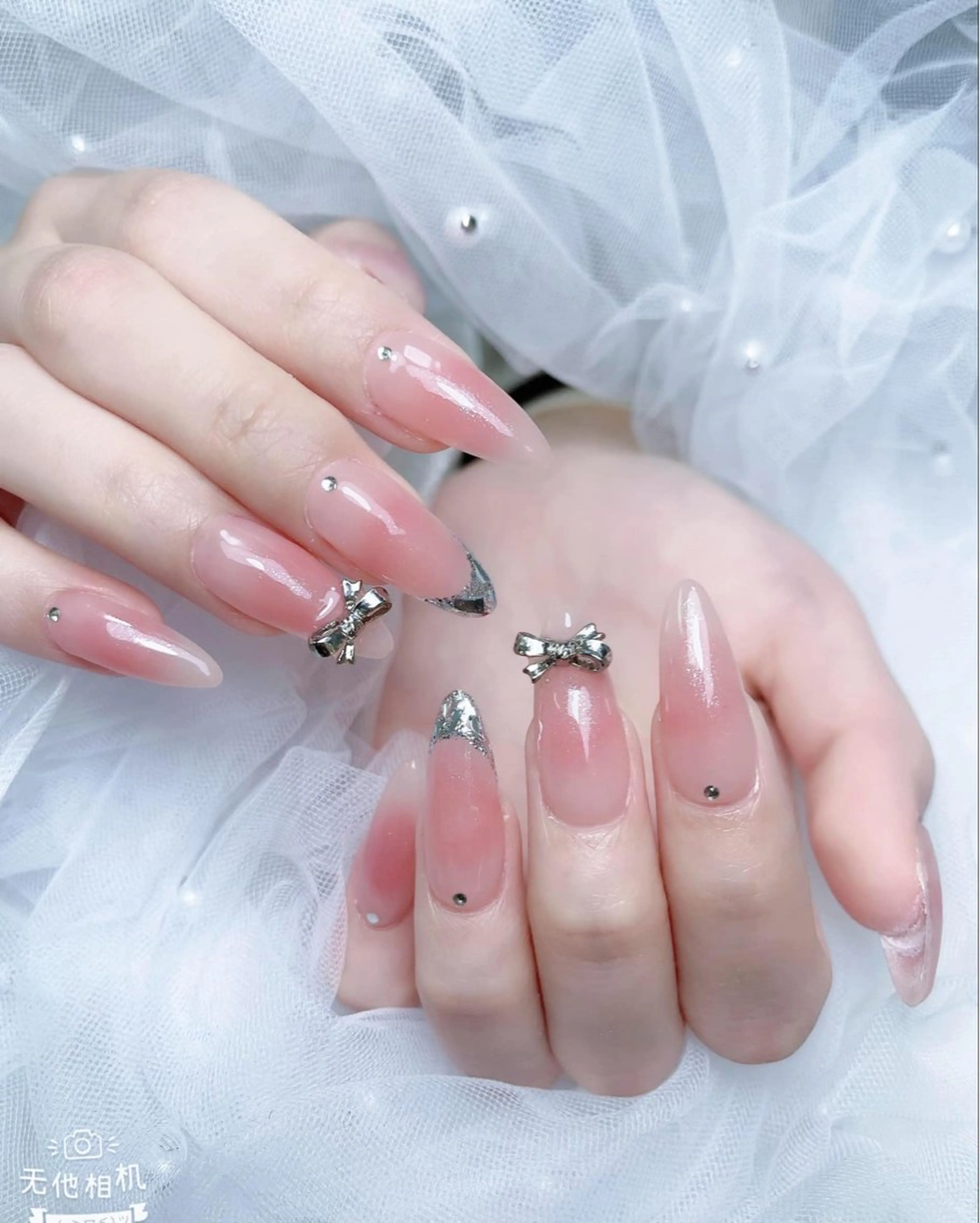 ネイル オーロラネイル クリアネイル フラッシュネイル ジェルネイル グラデーション ハンドネイル Amee Nailsalonのネイルデザイン