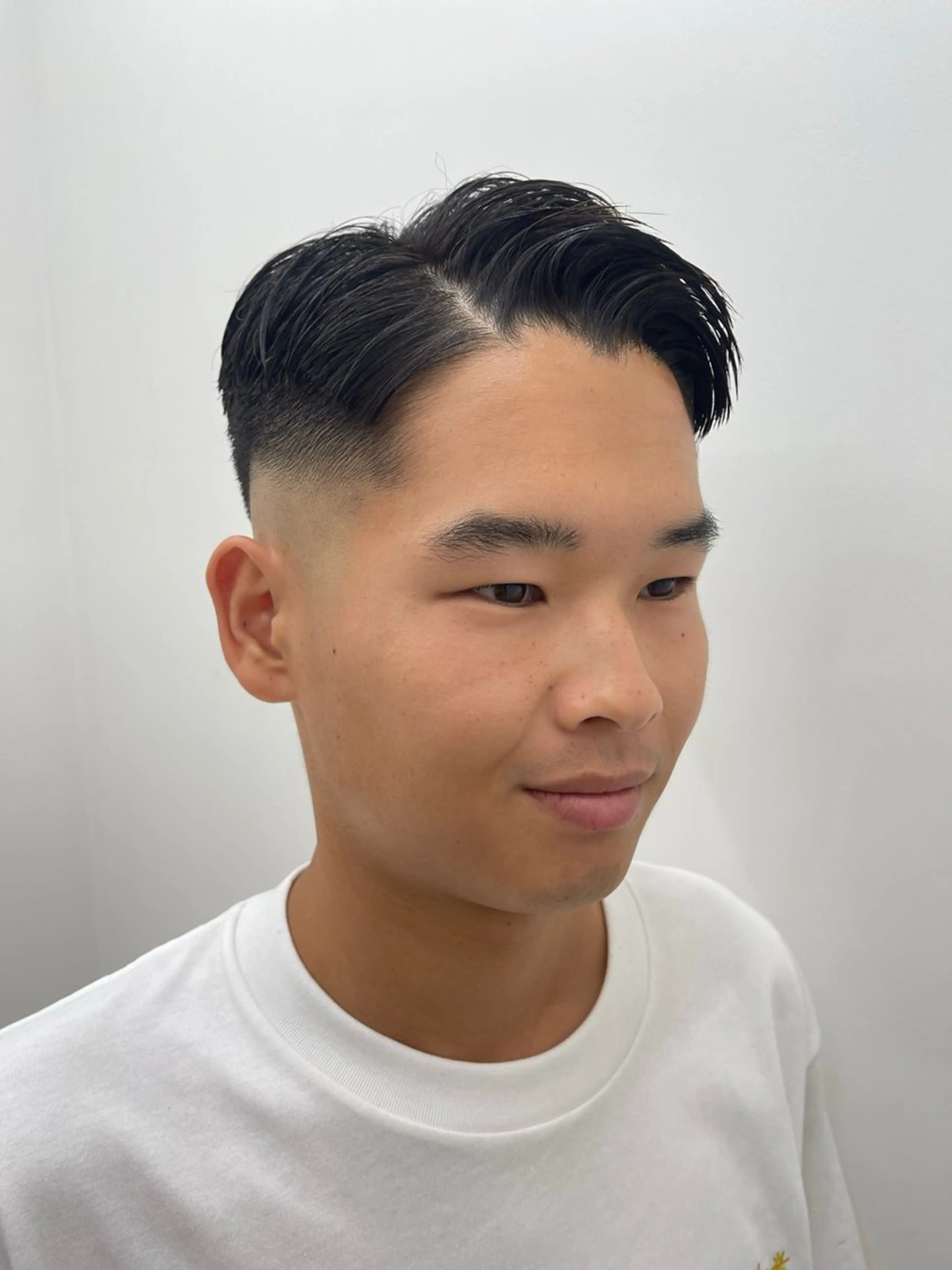 ショート パーマ メンズ フェードカット メンズパーマ スキンフェード 蜂須賀🐝縮毛矯正 ストレートパーマのヘアスタイル