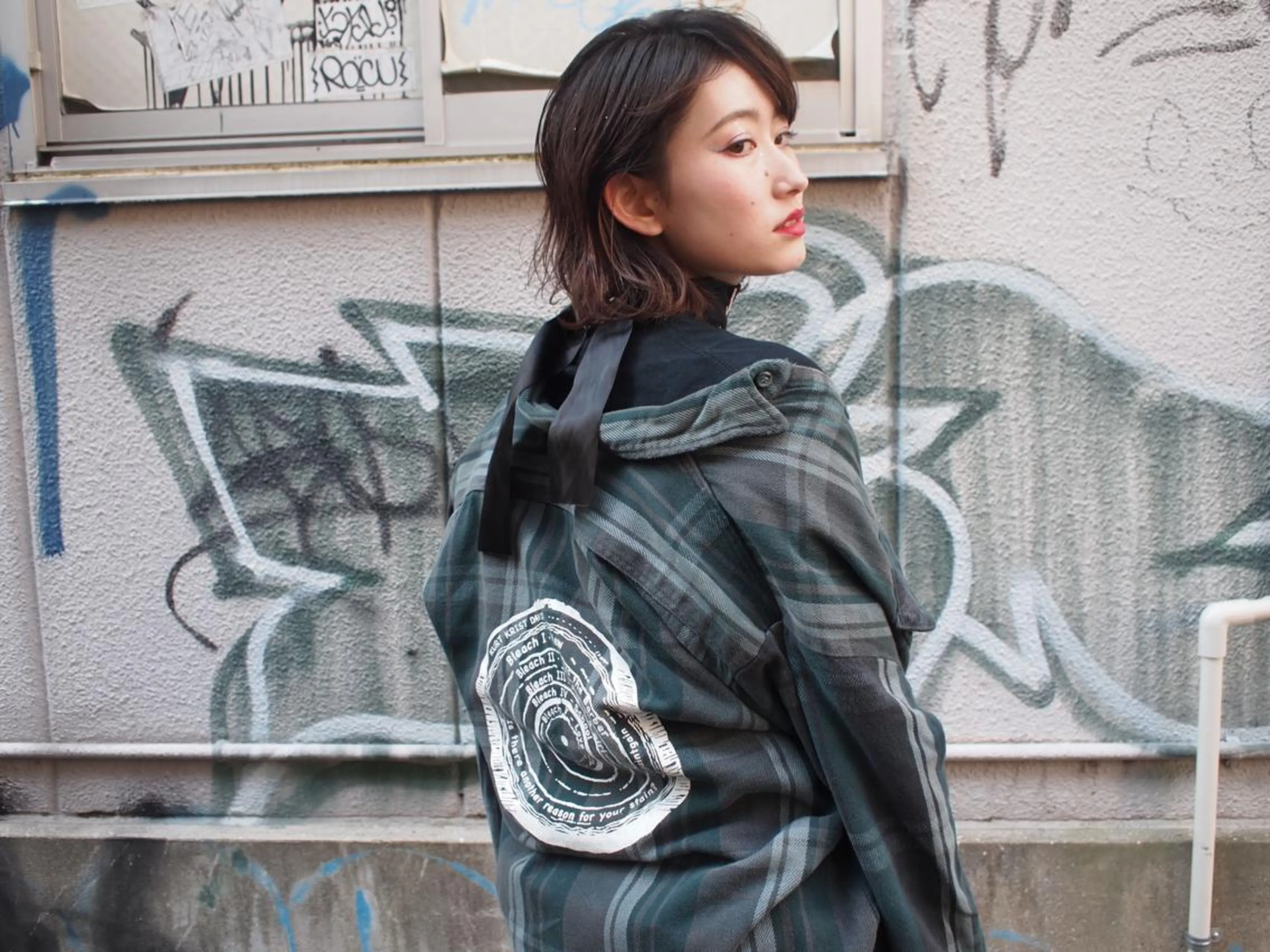 ミディアム ウルフカット／吉村 桃子のヘアスタイル