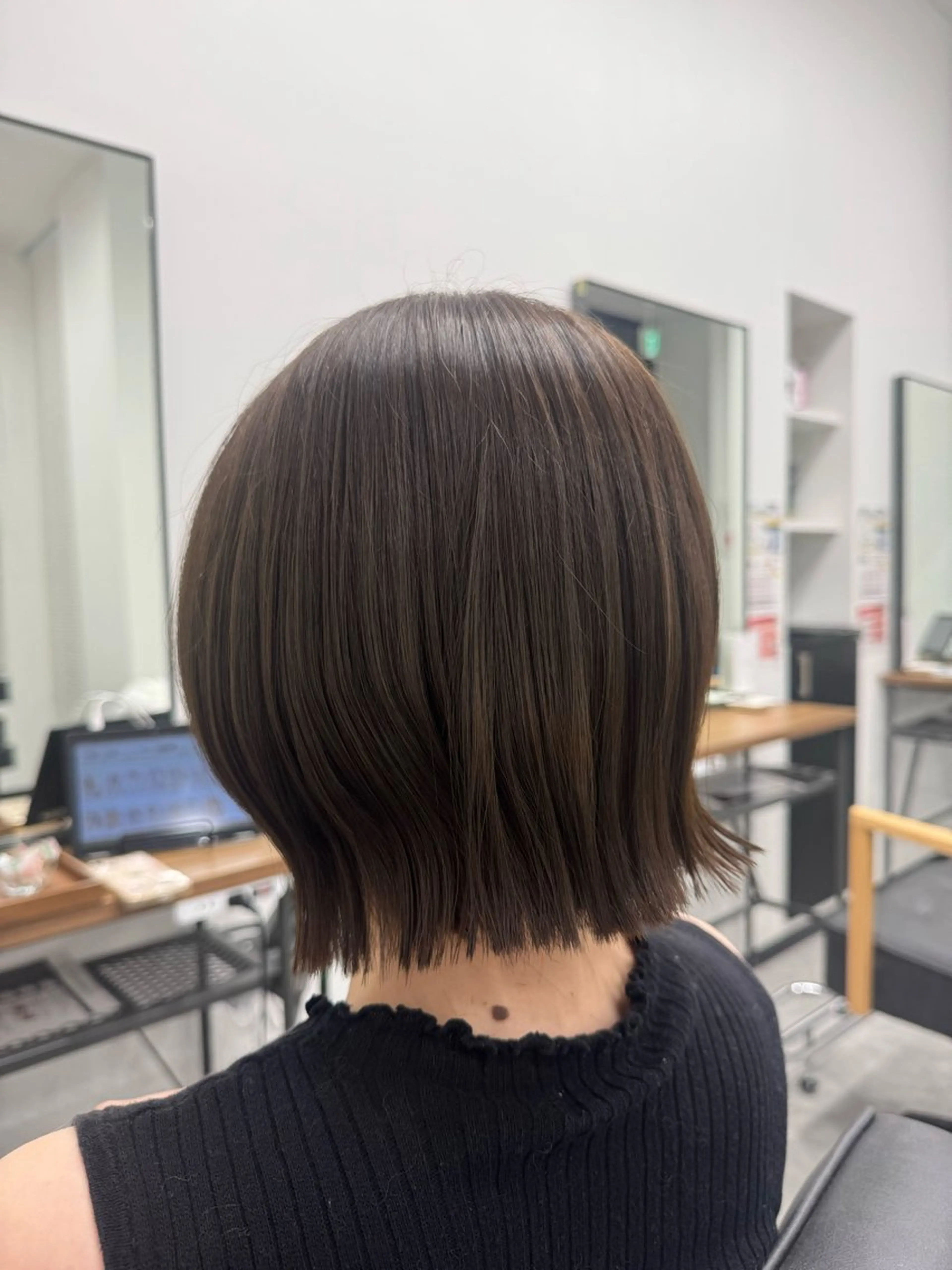 ショート カラー ベージュカラー オリーブベージュ BELLE by revo所属・𝘀𝗮𝗲/ 艶髪/ショートボブのヘアスタイル