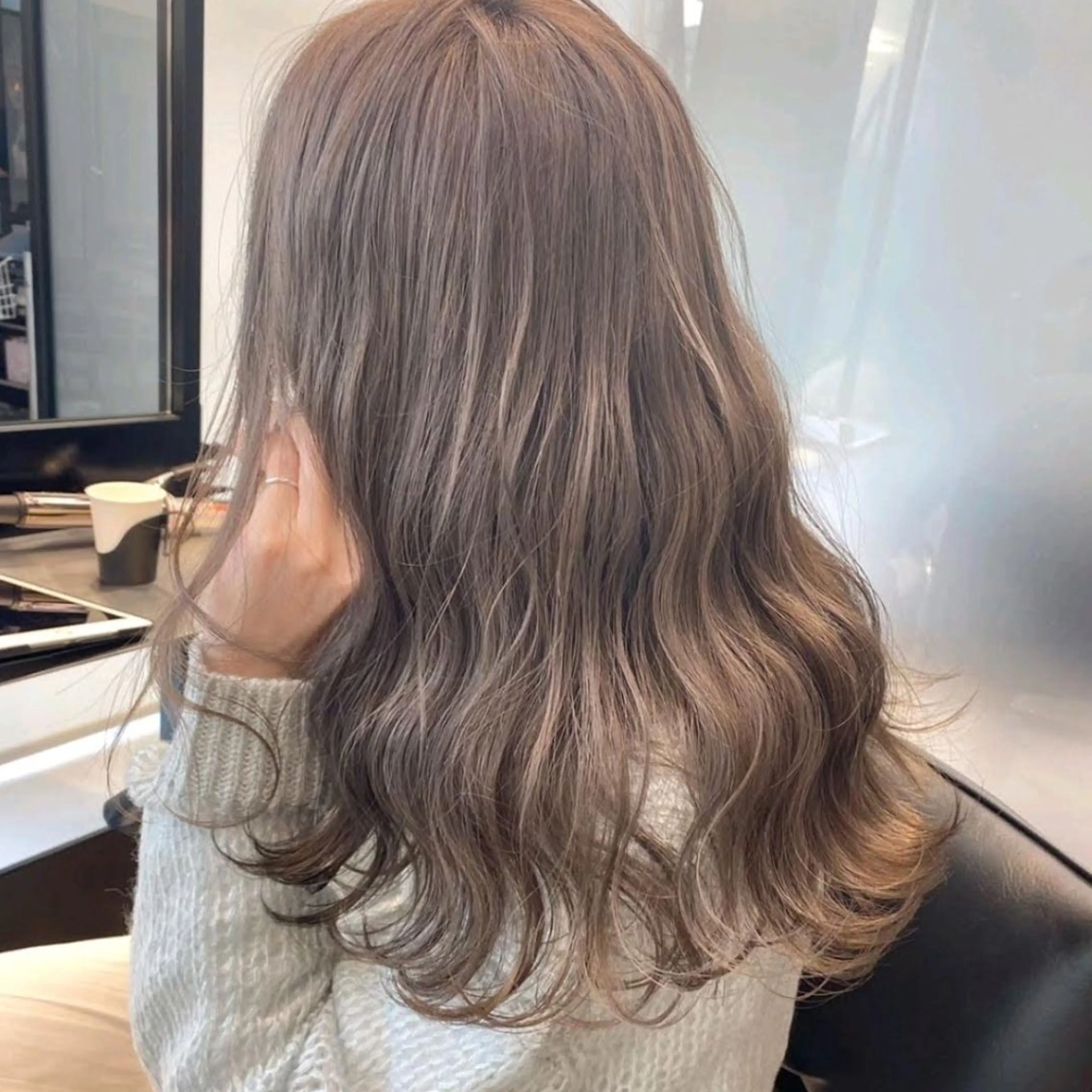 ロング GOToday所属・艶髪／オリーブ系／ 肌が綺麗に見えるお色のヘアスタイル