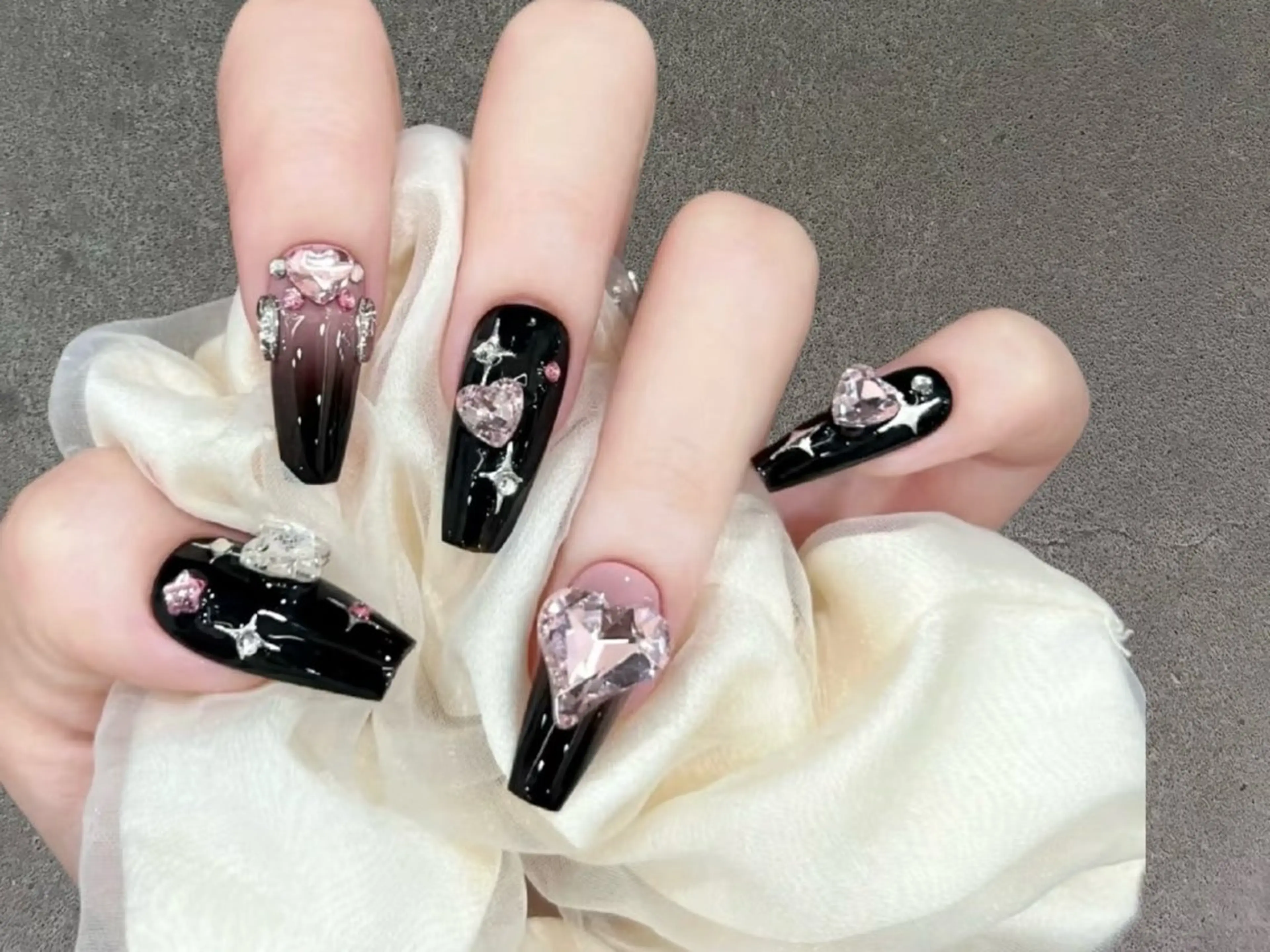 【🎉限定嬉しい特典あり🎉】チップスカルプ長さだし+つけ放題持ち込みデザイン13500(デザイン2本まで)【ケア込み】の写真