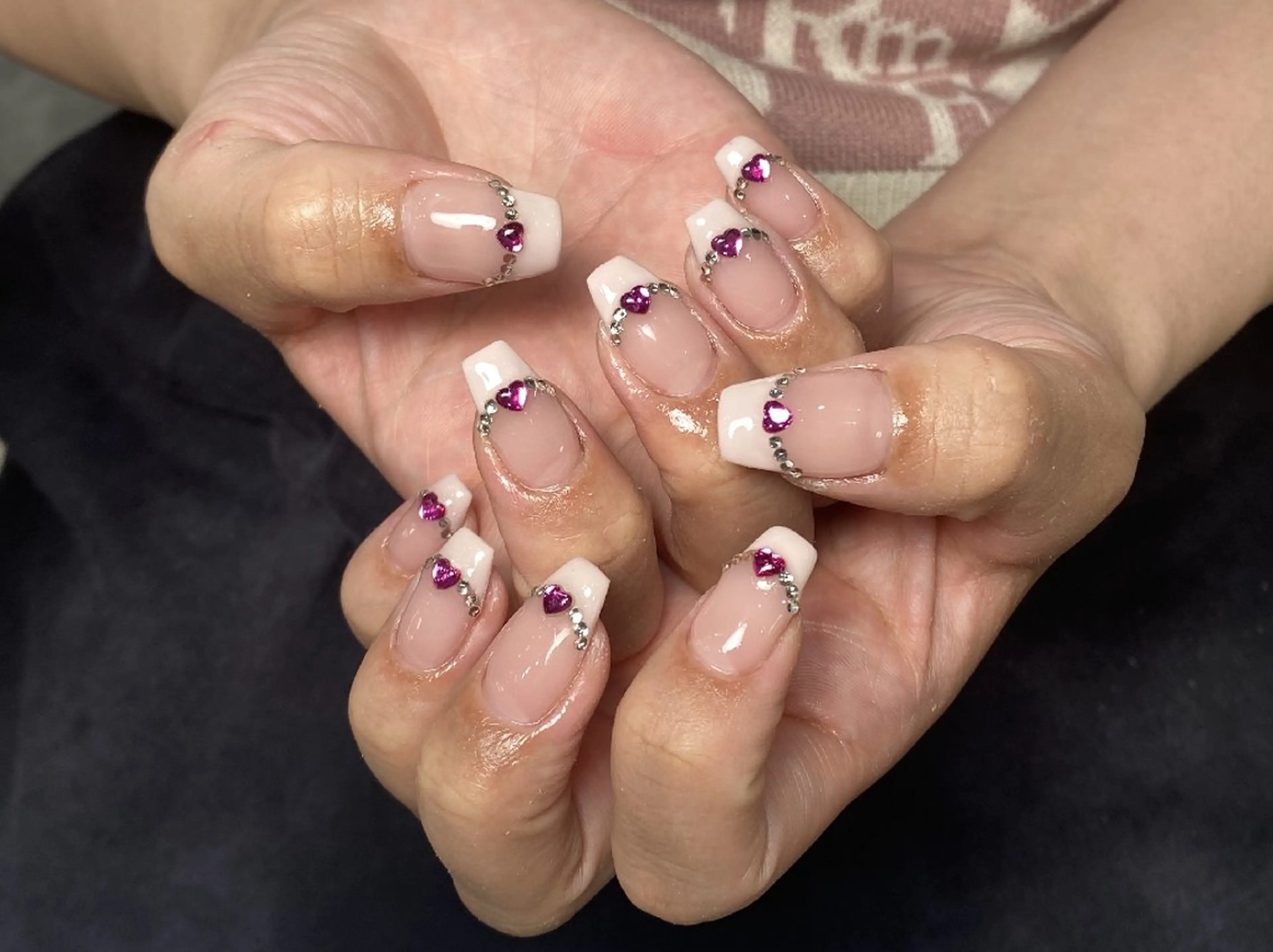 ネイル チークネイル フレンチネイル ジェルネイル ガーリー キラキラネイル ハンドネイル UM Nail Salonのネイルデザイン