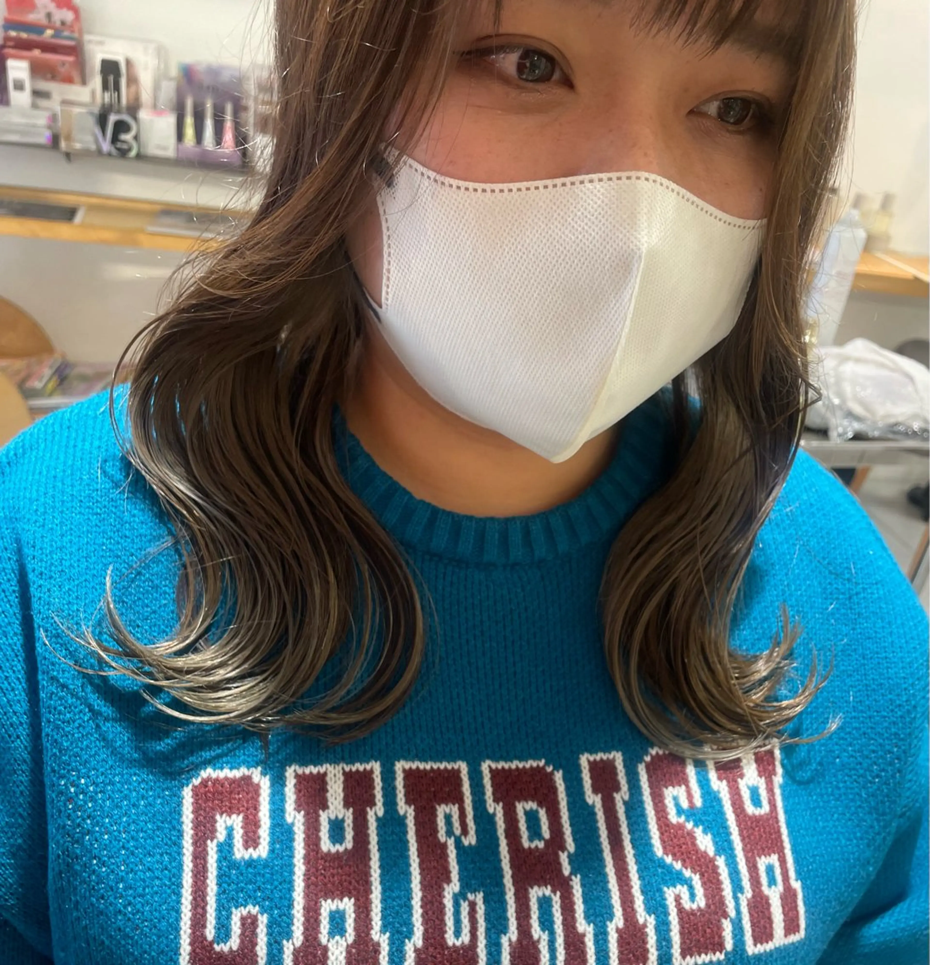 ミディアム カラー ブリーチ イヤリングカラー グレージュ オリーブグレージュ オリーブグレー ヘアカラー 福田 千尋のヘアスタイル