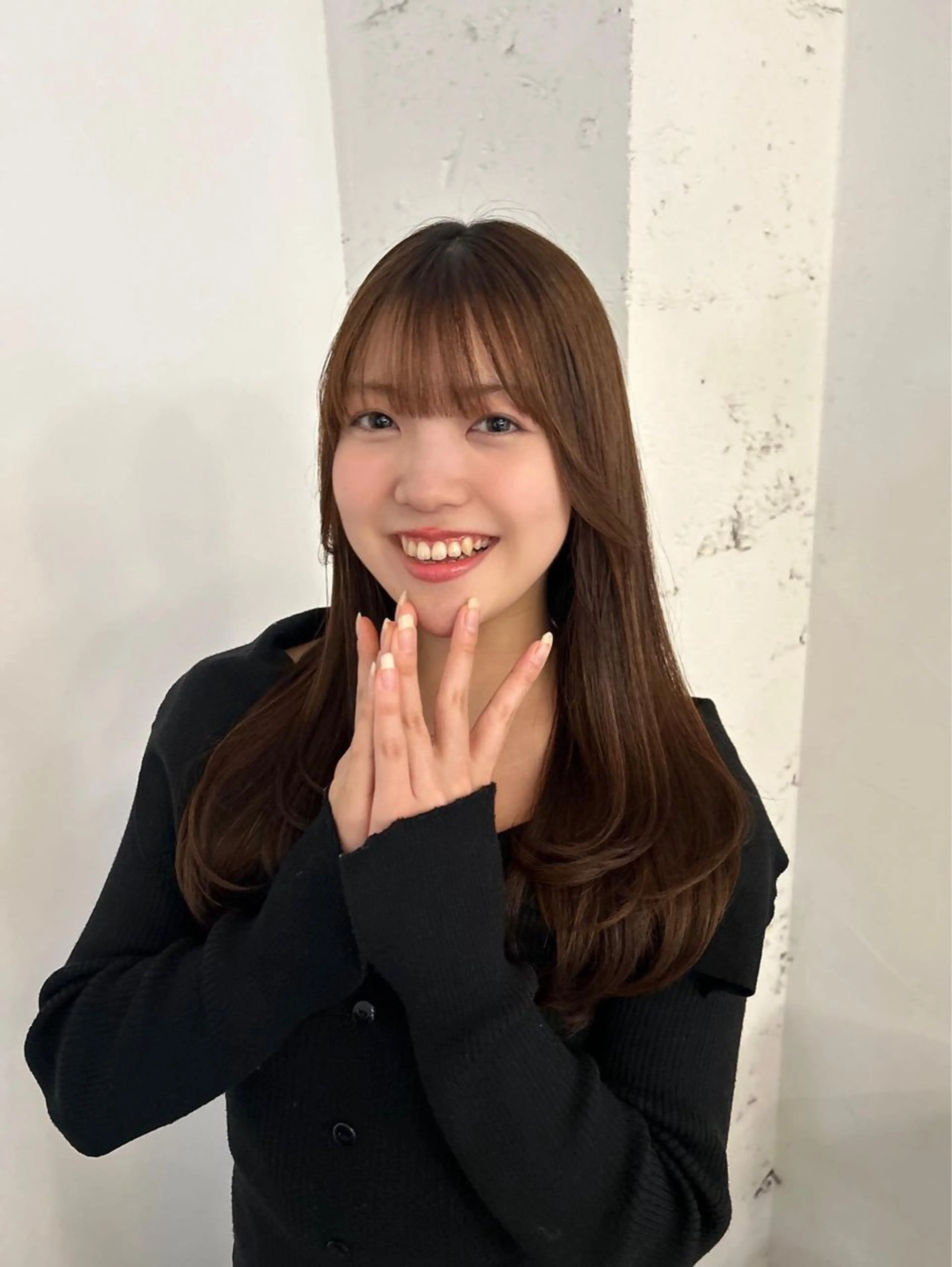 ロング レイヤーカット エミリ / オリーブカラーのヘアスタイル