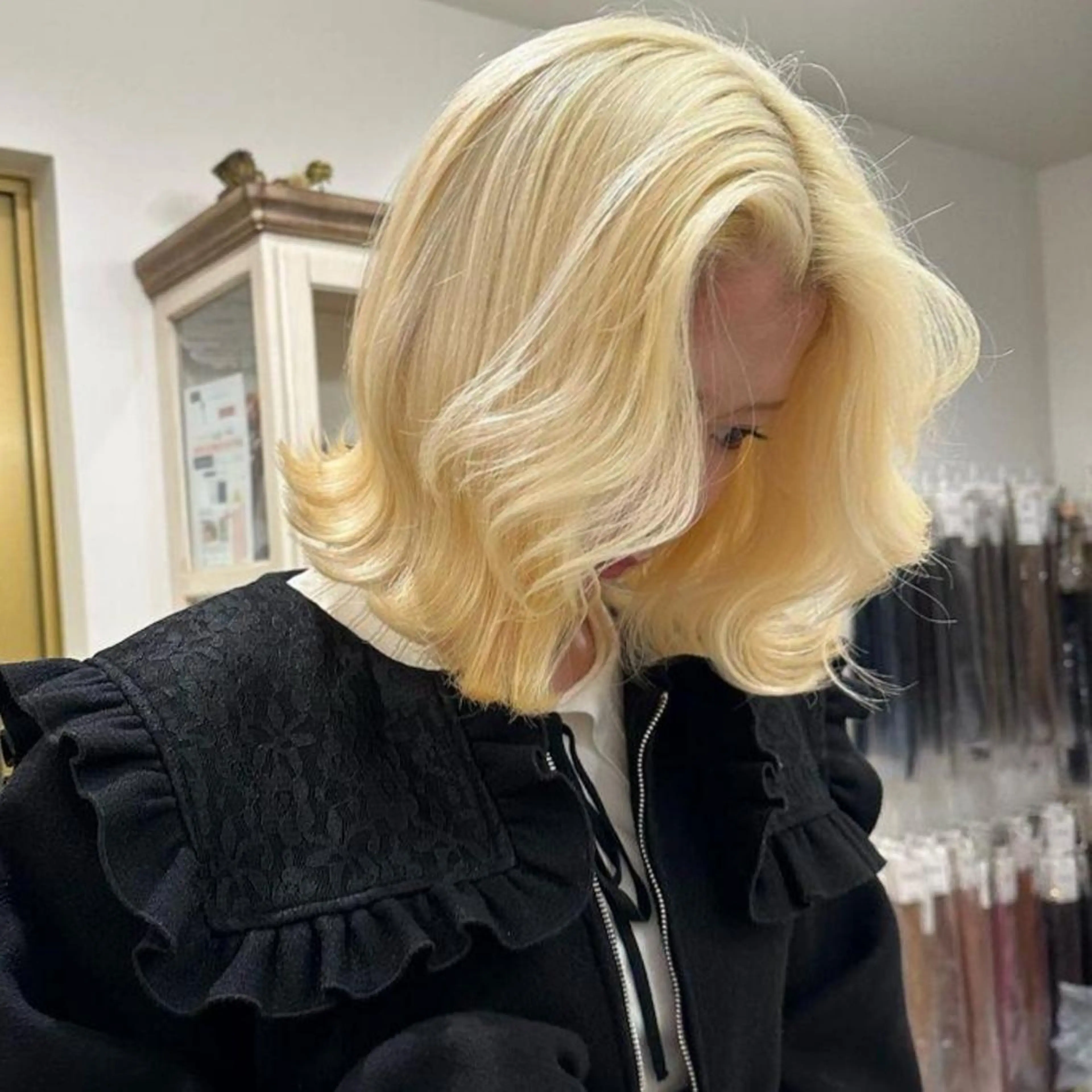 ショート カラー ブリーチ ブロンド ORIKA 美容室のヘアスタイル