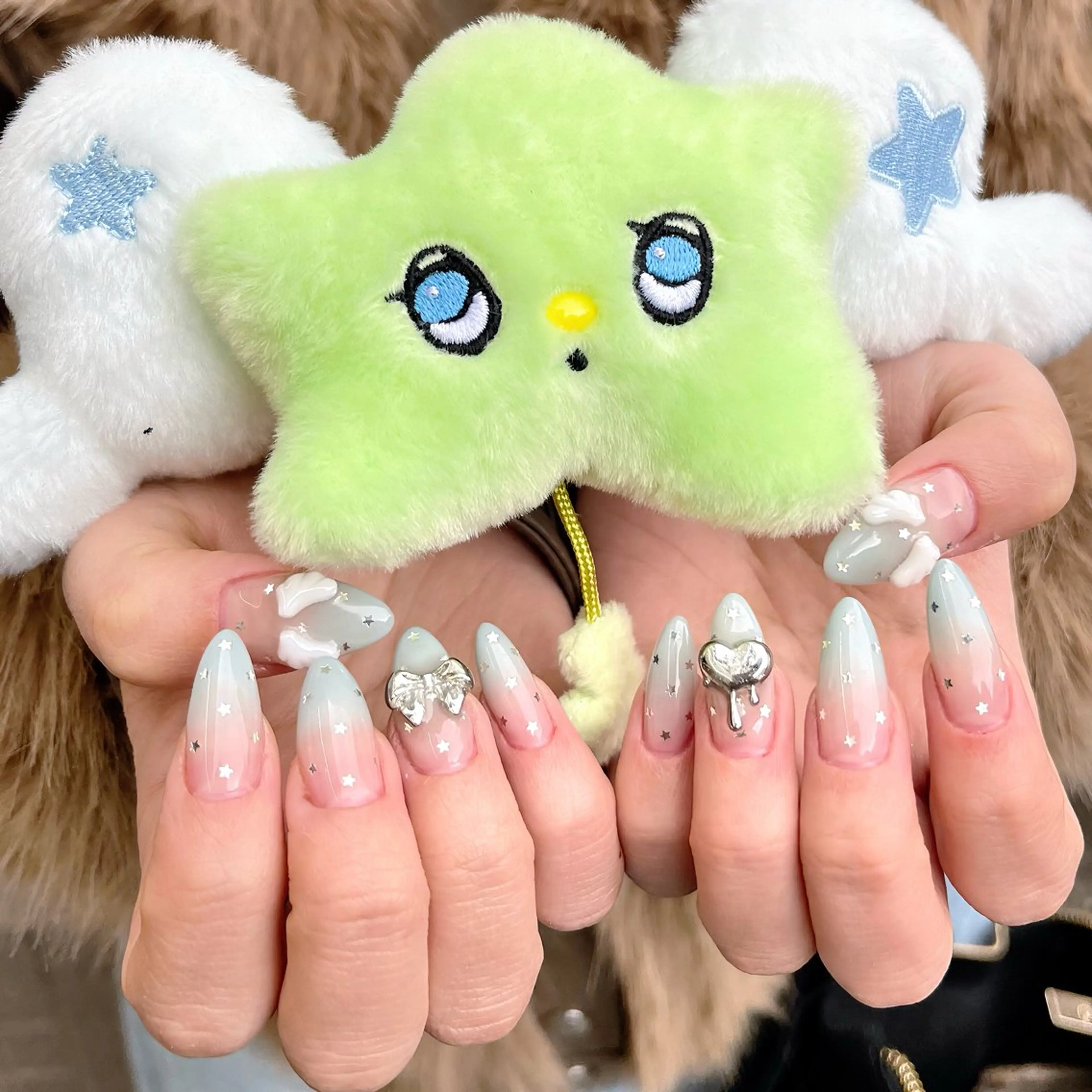 ネイル ブラウン ガーリー グラデーション 水色 マグネットネイル ハンドネイル 🫧OPELIA NAIL渋谷🫧のネイルデザイン