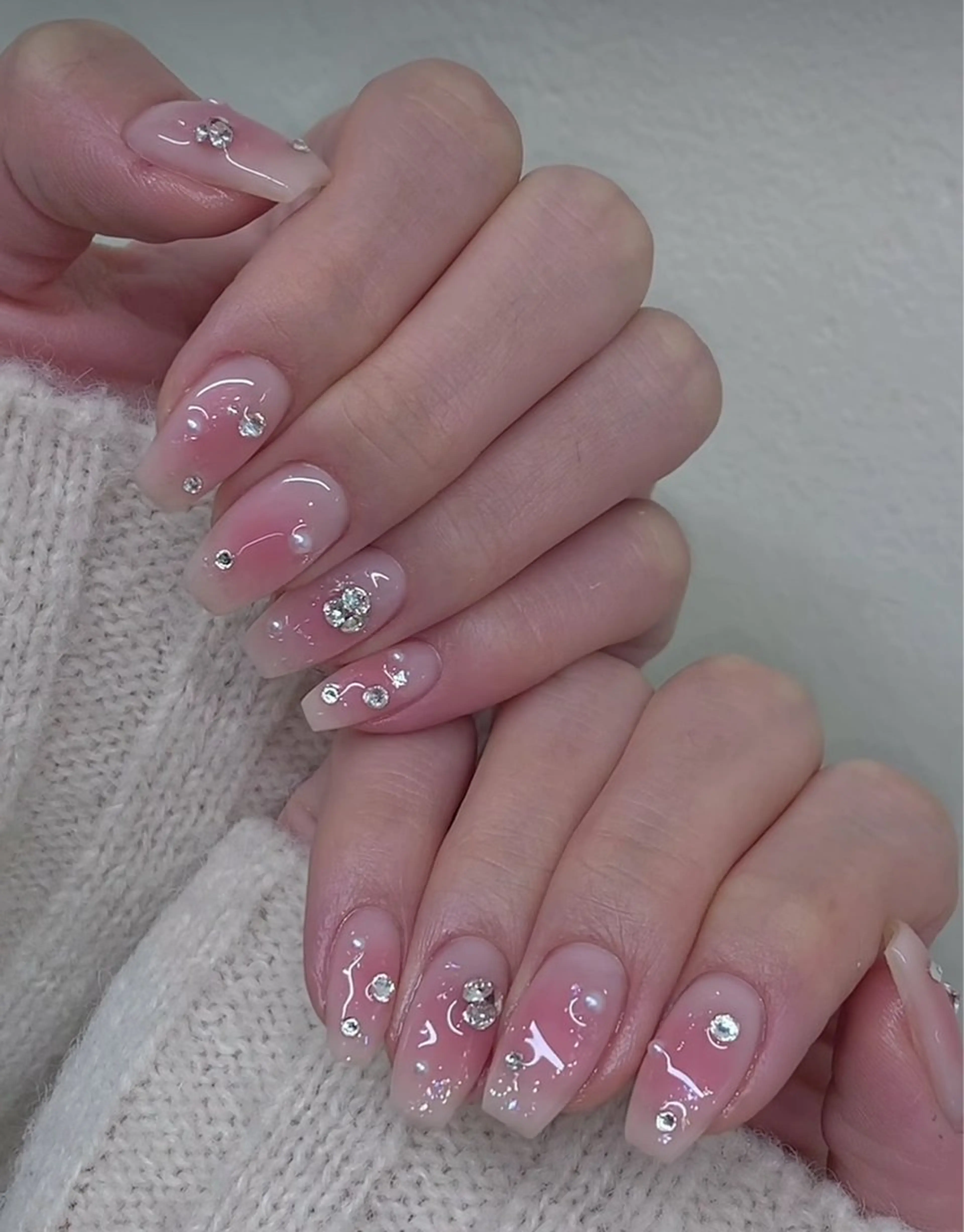 ネイル チークネイル ハンドネイル Roger 舞のネイルデザイン