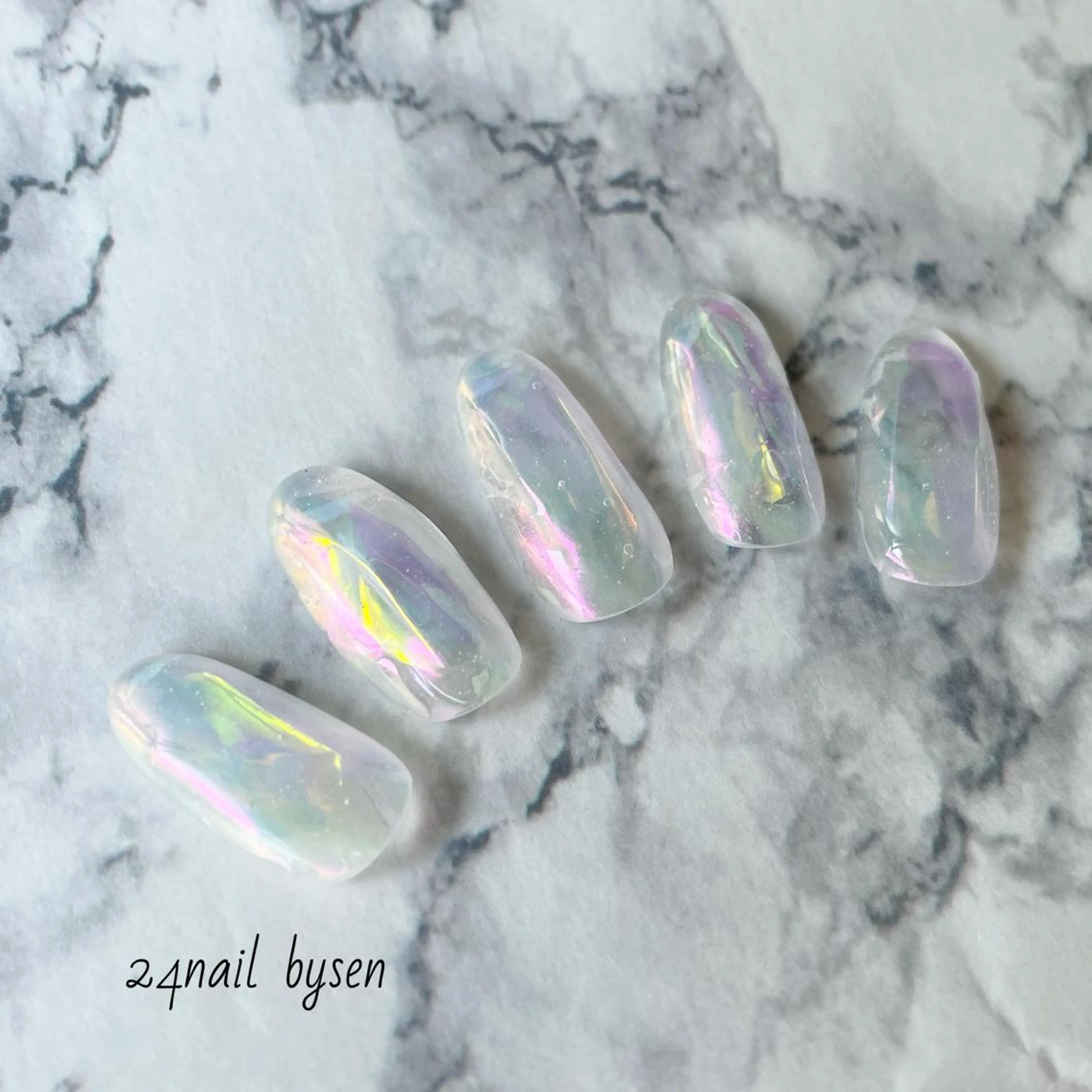 ネイル オーロラネイル 氷ネイル・うるうるネイル Atelier by 24nail/Ayaの眉毛・アイブロウイメージ