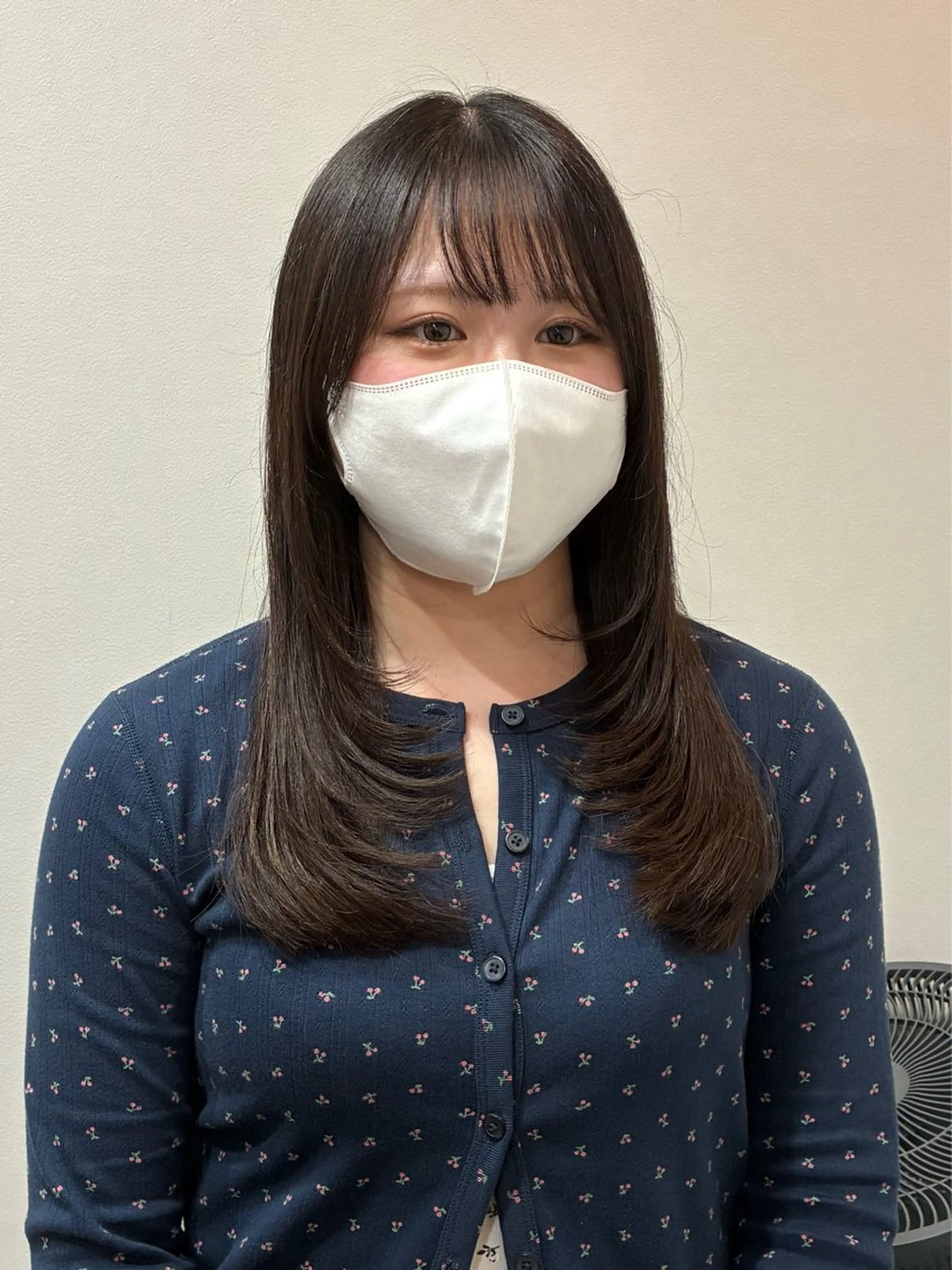 セミロング 顔まわりレイヤー 顔周りカット レイヤーカット カット 柴田真衣 /ナチュラル/半個室のヘアスタイル