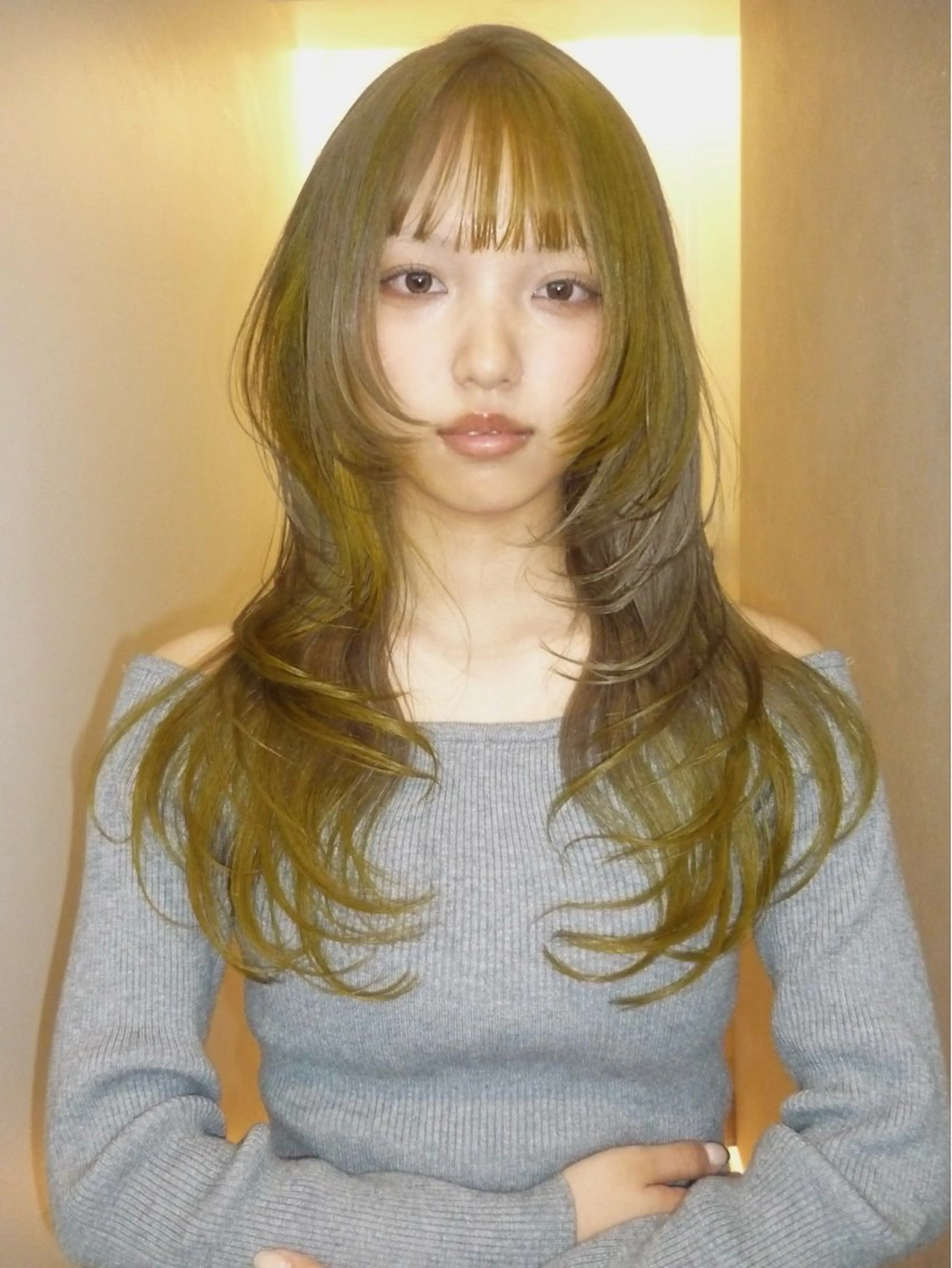 ミディアム カラー ヘアカラー 🌟暖色系ハイトーン 🌟AIのヘアスタイル