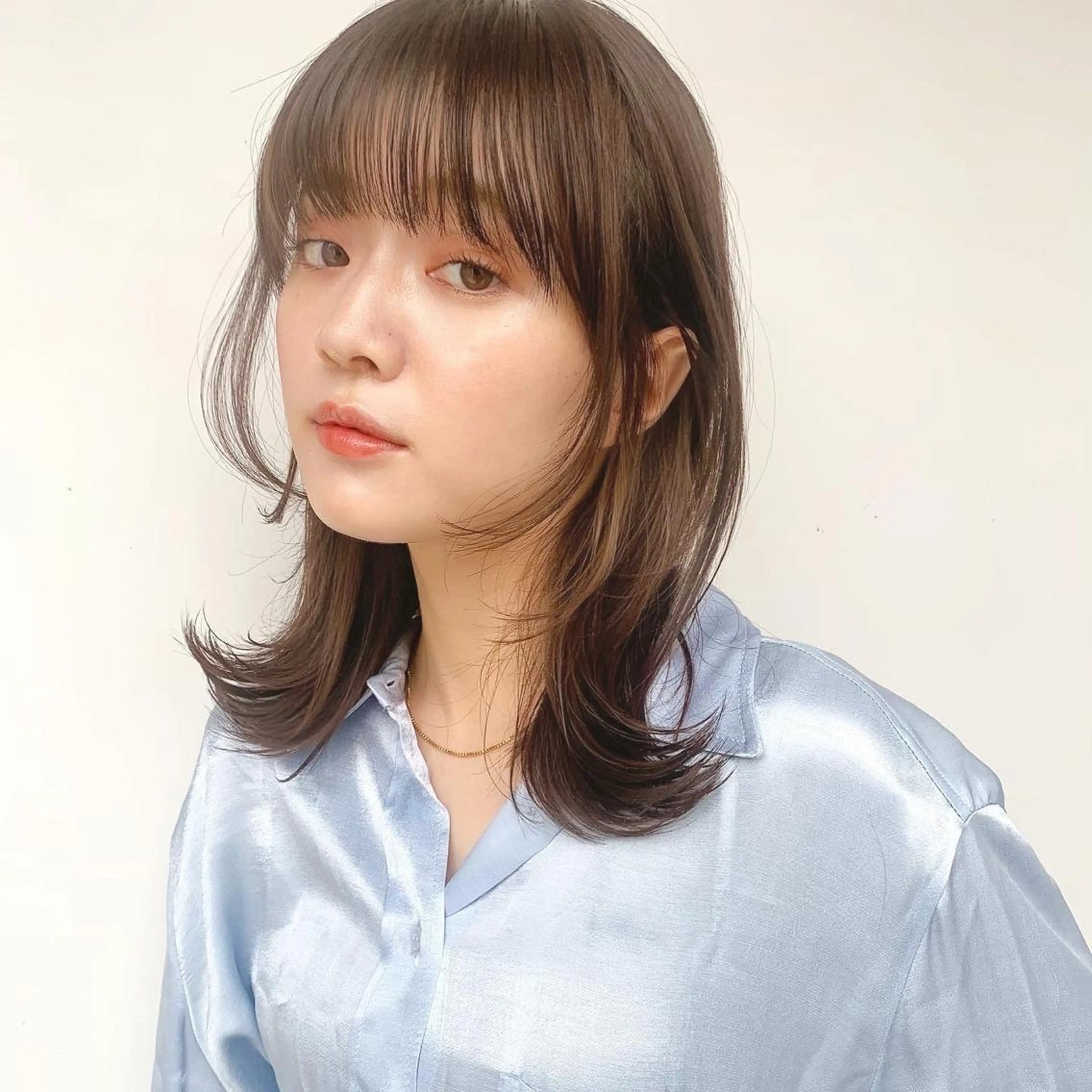 ミディアム カラー ミディアムレイヤー アッシュ アッシュグレー レイヤーカット カット ヘアカラー トリートメント 🌱小顔ヘア/ボブ ミディアム/双葉🌱のヘアスタイル