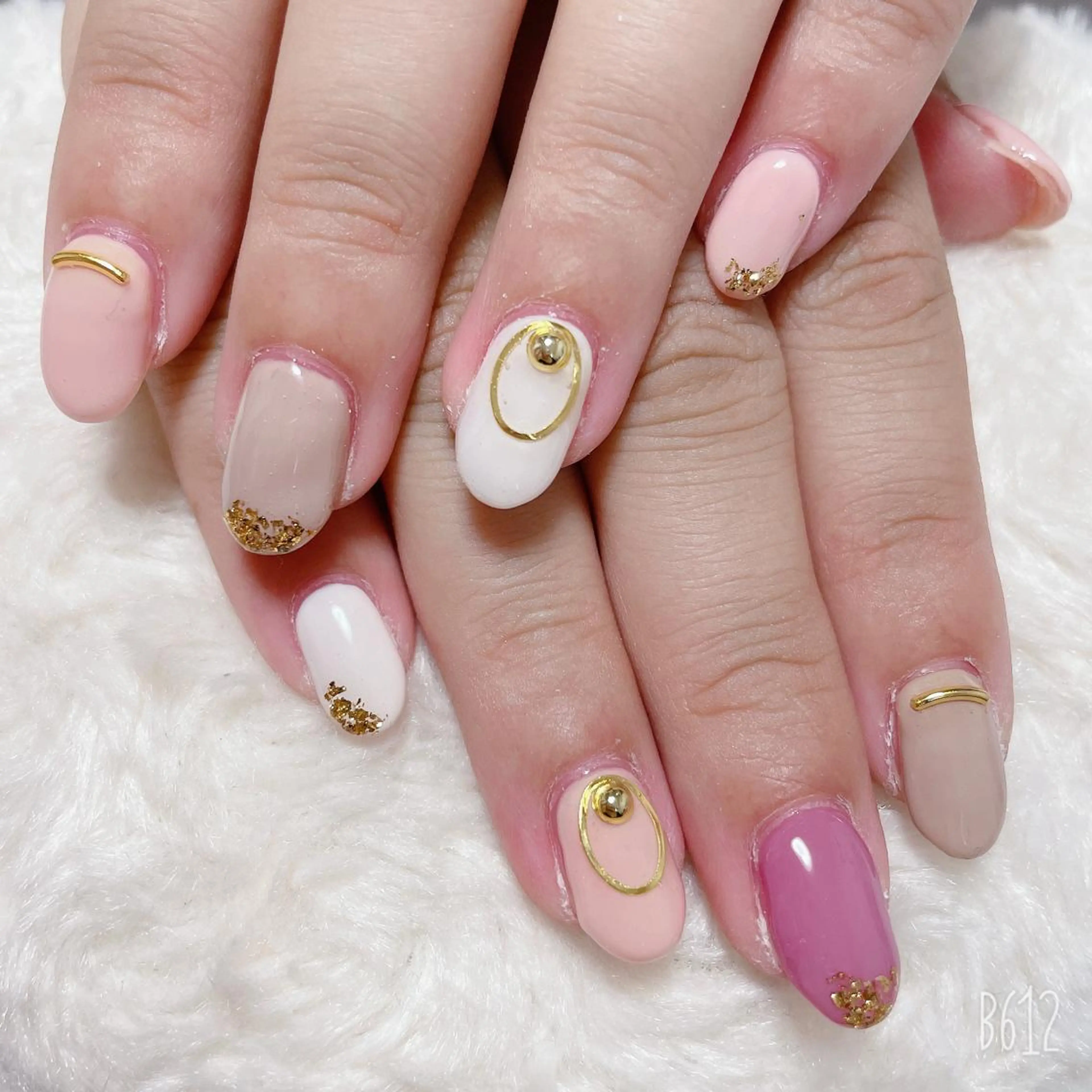 ネイル The Best Beauty受付担当のヘアスタイル