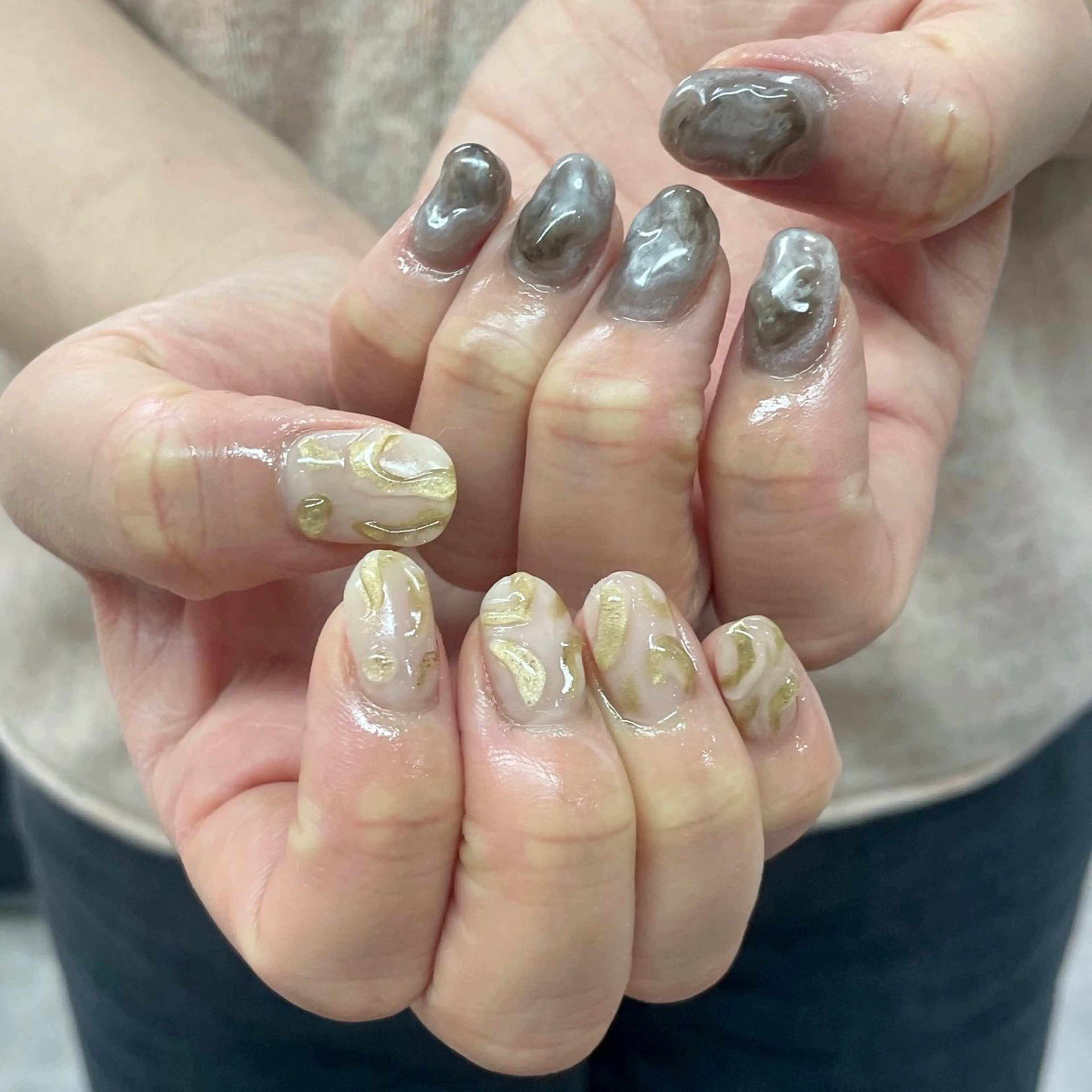ネイル アートネイル べっ甲ネイル ジェルネイル グリーン キラキラネイル nailstudio eviz新宿店のネイルデザイン