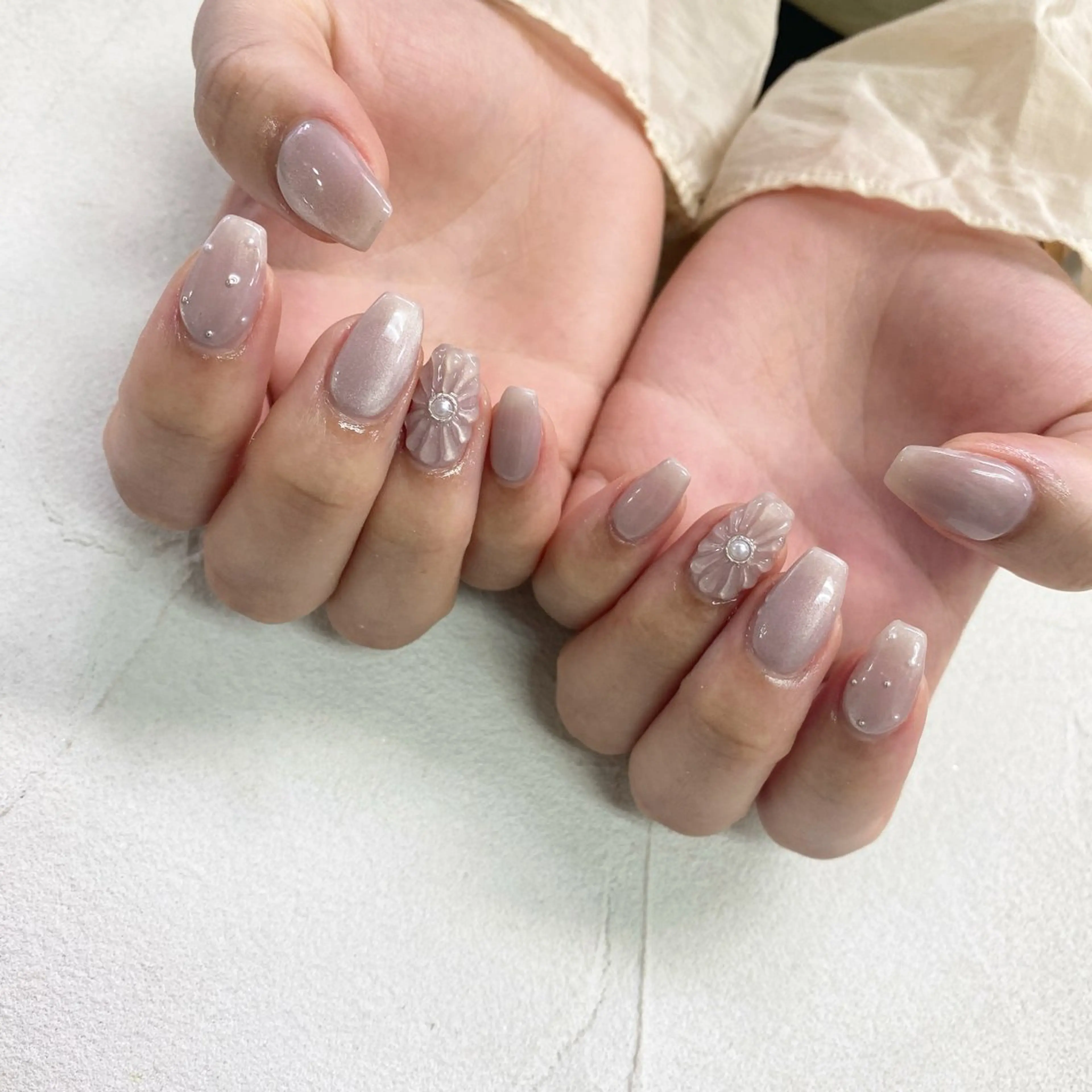 ネイル ぷっくりネイル ハンドネイル Bianca🩶 TAMIYAのネイルデザイン