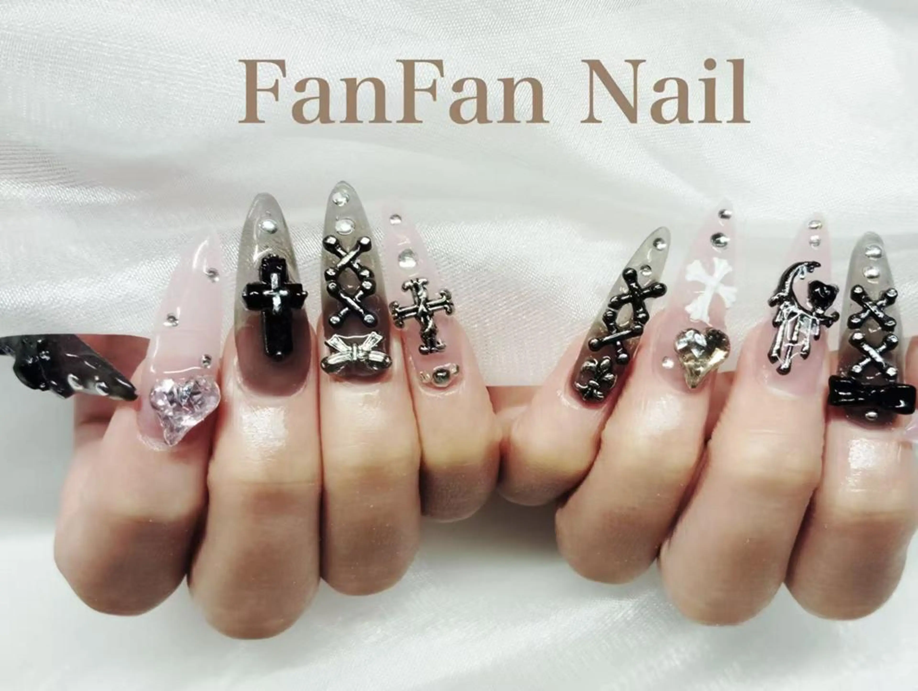 ネイル アートネイル オーロラネイル ガーリー キラキラネイル 韓国ネイル Fanfan  長さ出し専門のネイルデザイン