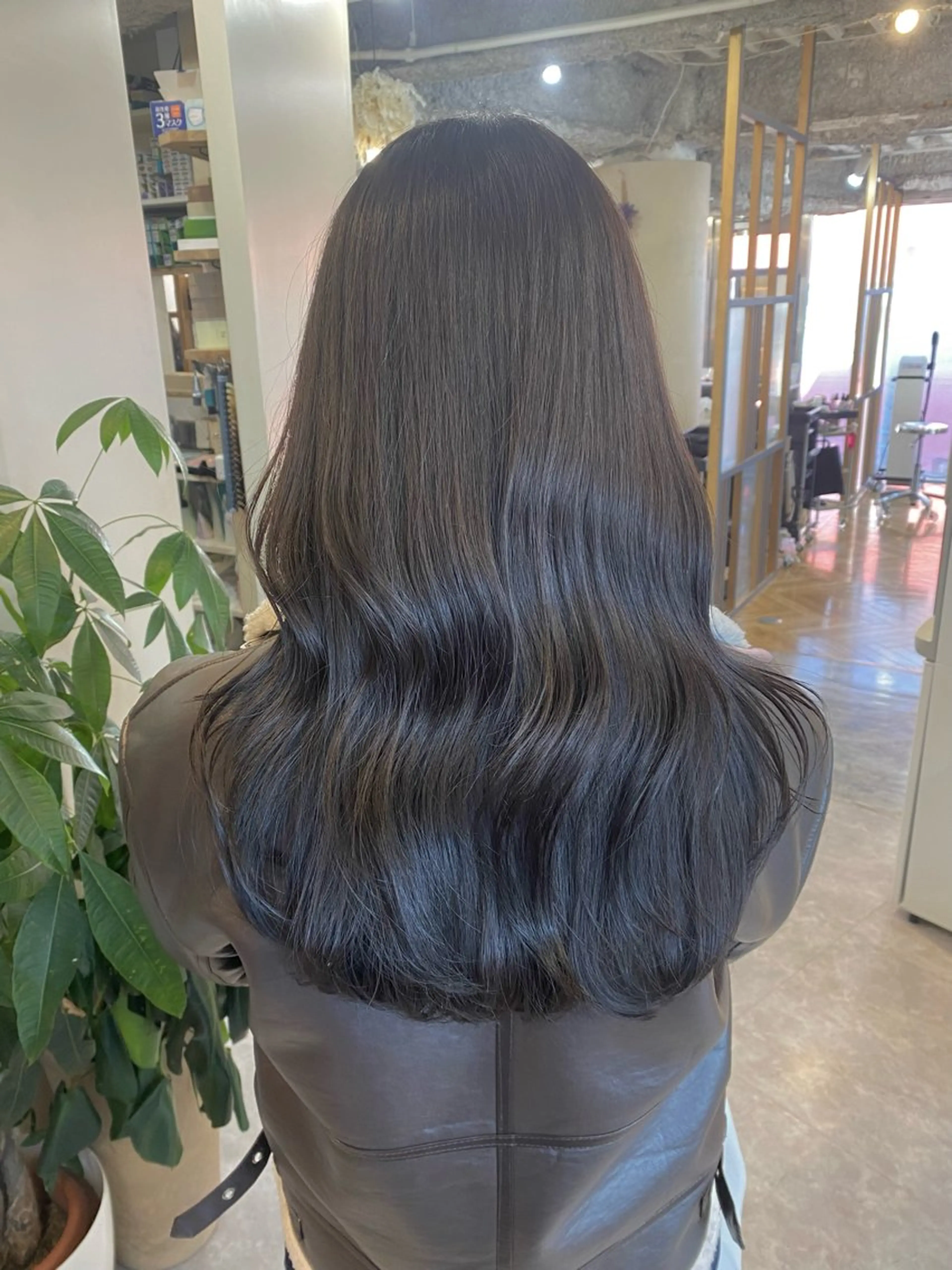 セミロング カラー カット ヘアカラー トリートメント ヤスザトアヤノ ／レイヤー／オリーブのヘアスタイル