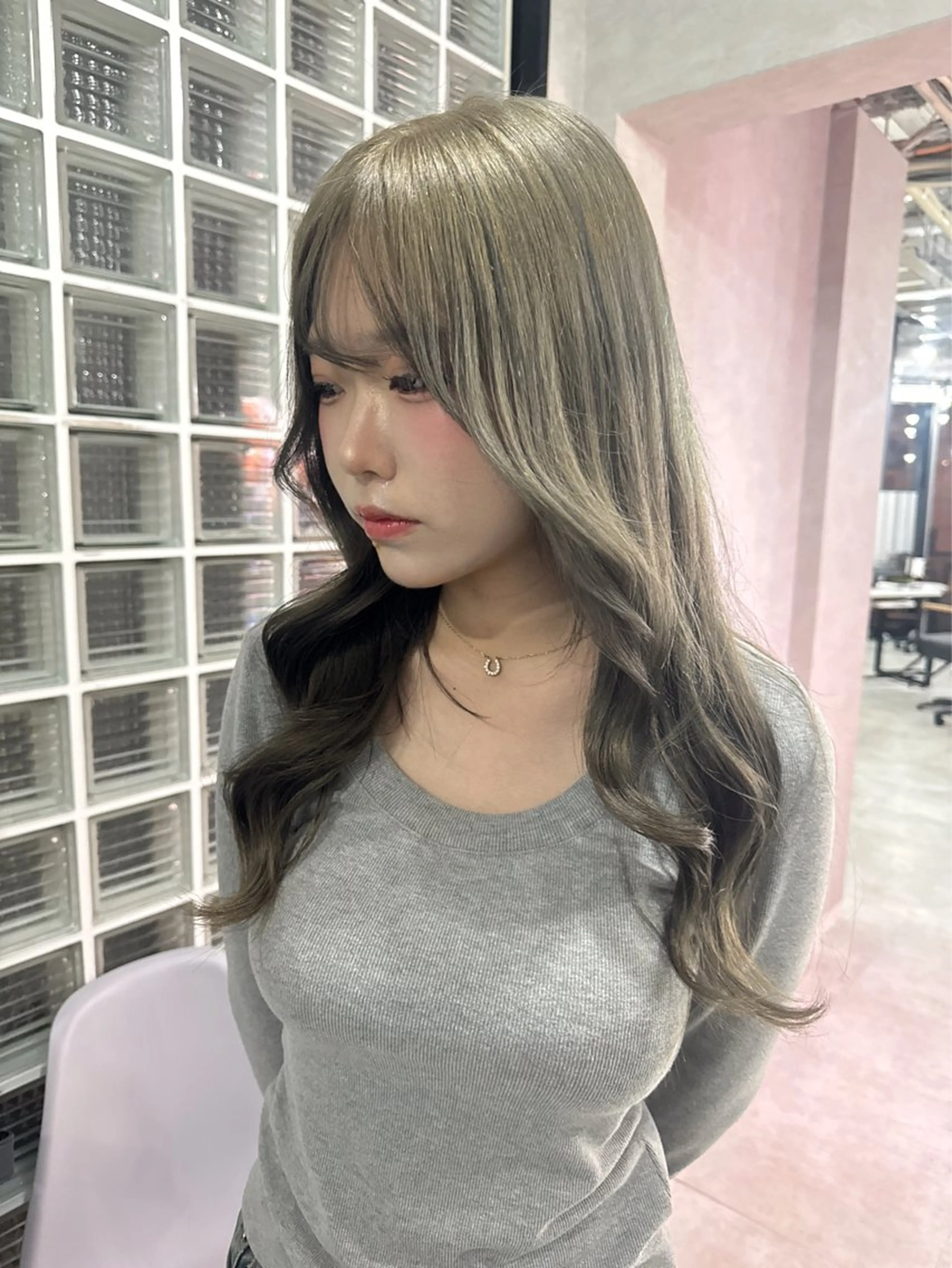 ロング カラー アッシュ アッシュブラウン ベージュカラー 黒髪 ブリーチ ヘアカラー トリートメント 赤み無し柔らかカラー 【梅田】madokaのヘアスタイル