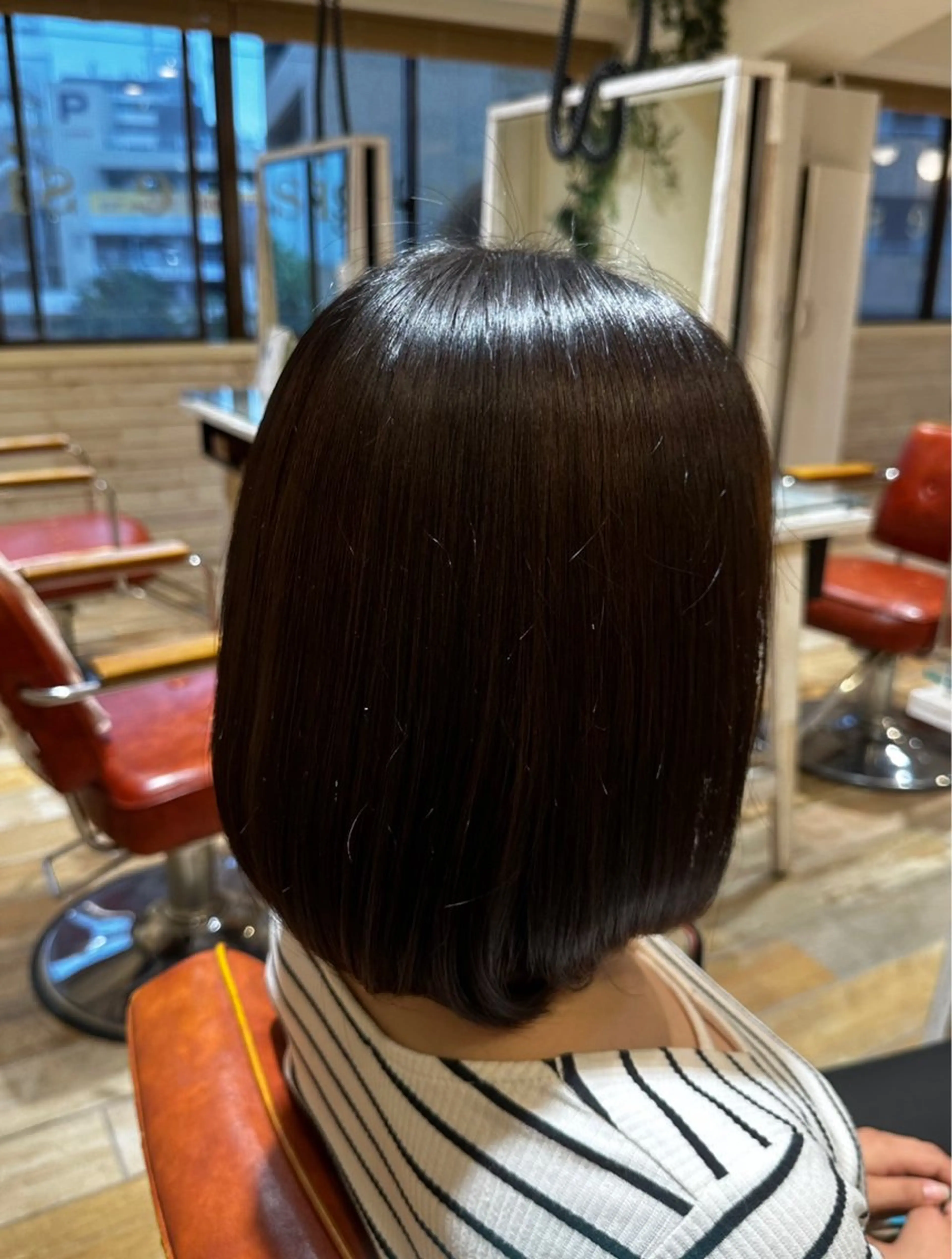 ミディアム 岡本 葵のヘアスタイル