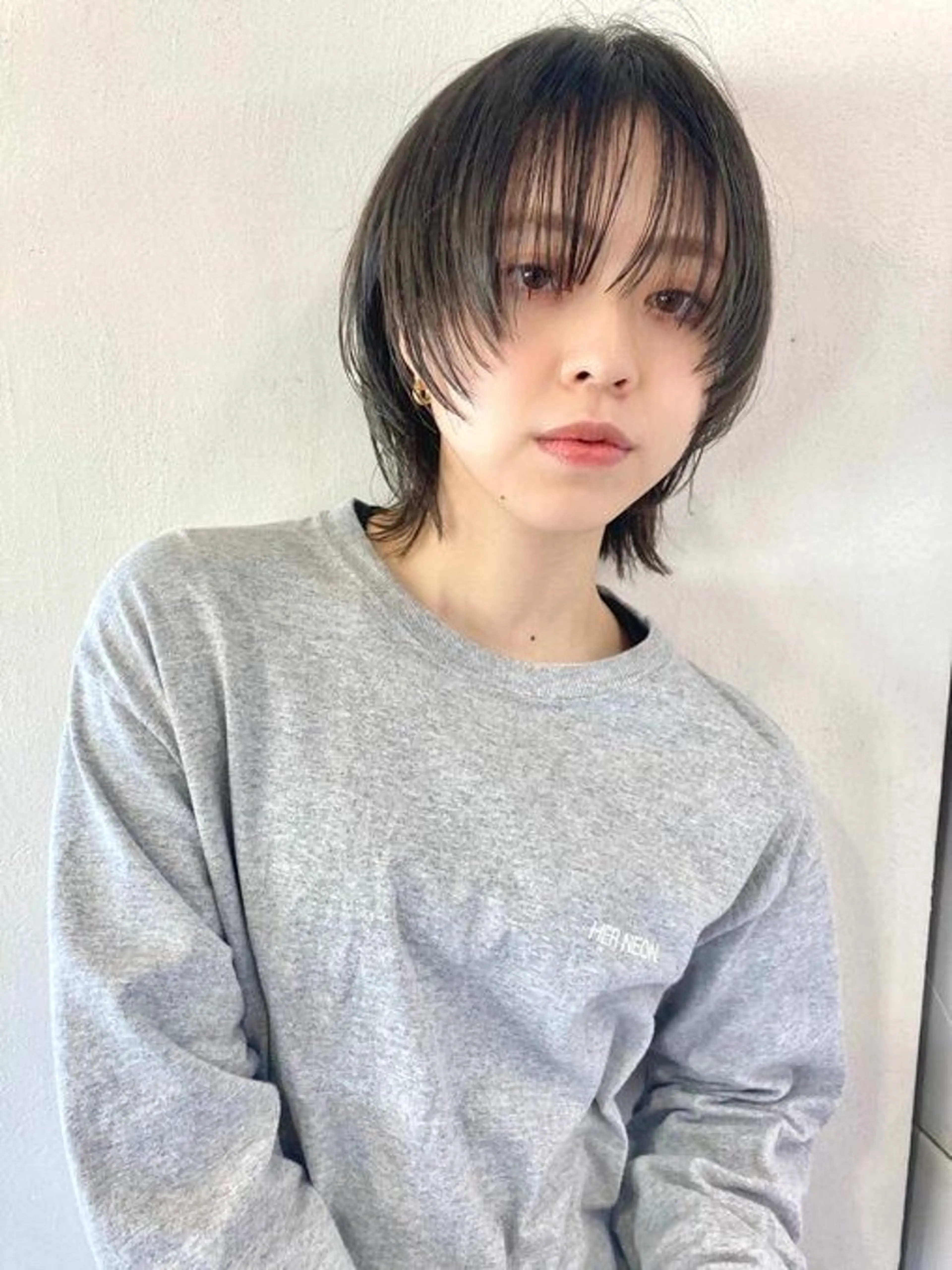 ミディアム カラー ボブ ウルフカット RIN／韓国ヘア レイヤーカットのヘアスタイル