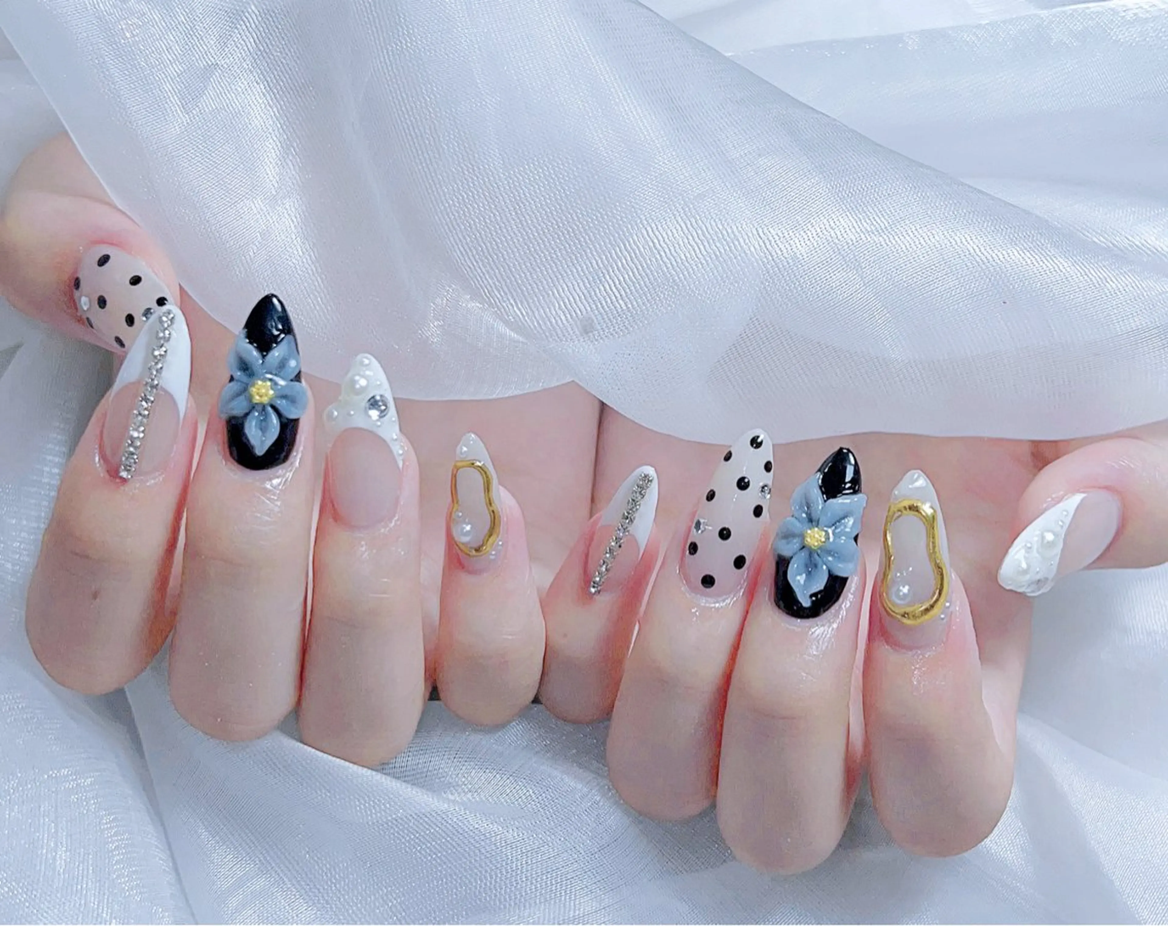 ネイル 成人式 ロングネイル マグネットネイル 大理石ネイル(マーブル) リボン ハンドネイル ZUZU AMEE NAILのネイルデザイン