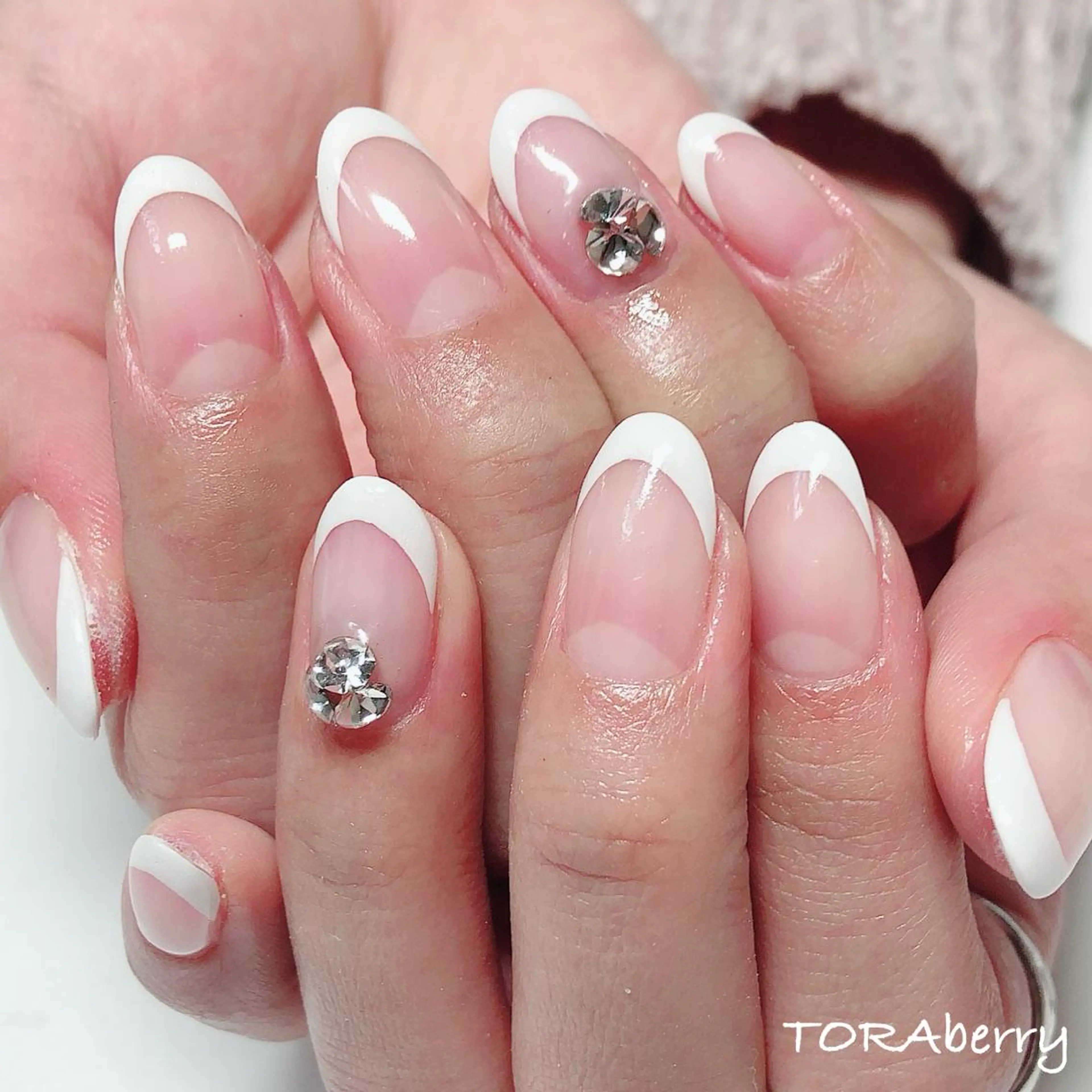 ネイル フレンチネイル ハンドネイル ネイリスト なつみのネイルデザイン