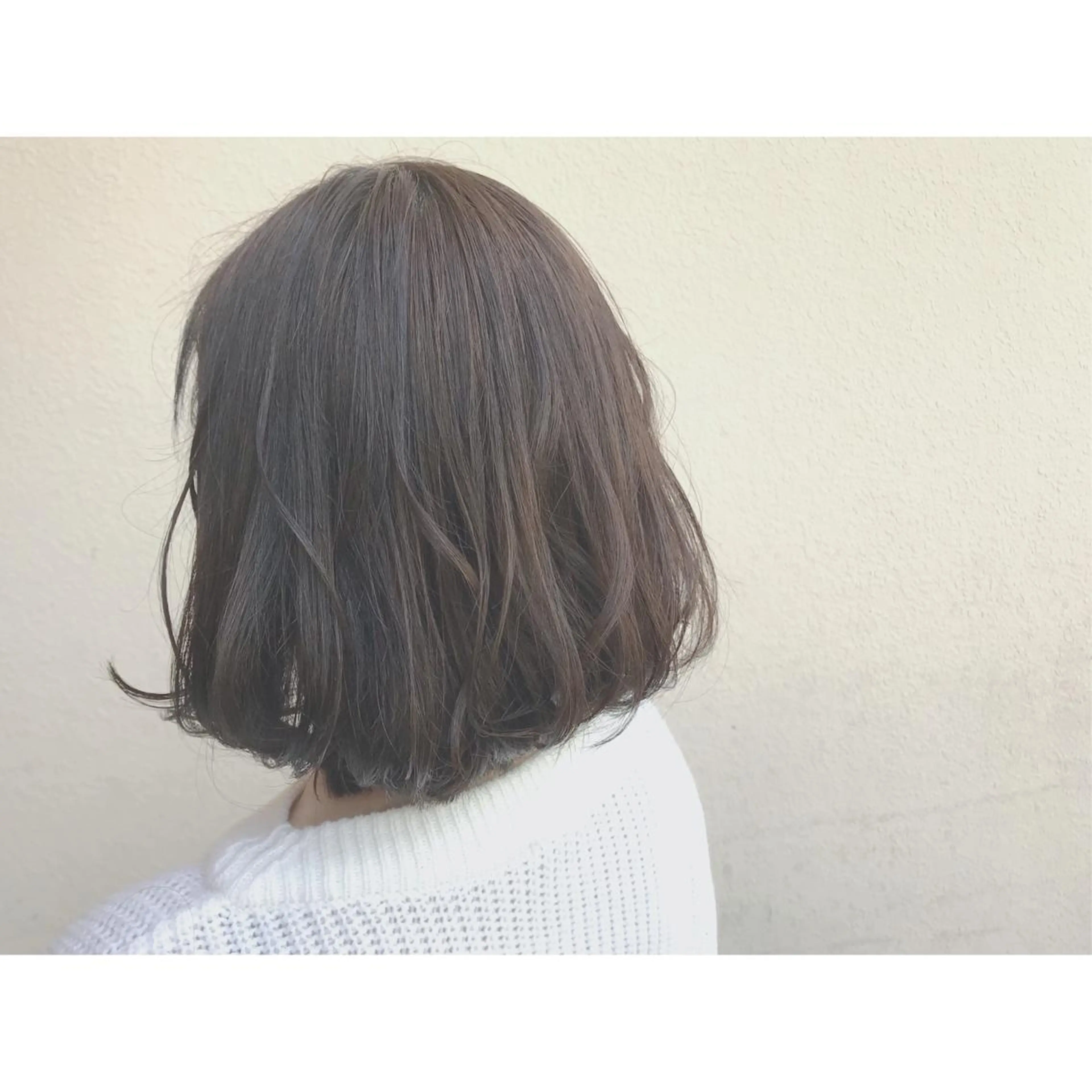 ミディアム カラー 切りっぱなしボブ アッシュ ボブ なかにし まゆみのヘアスタイル