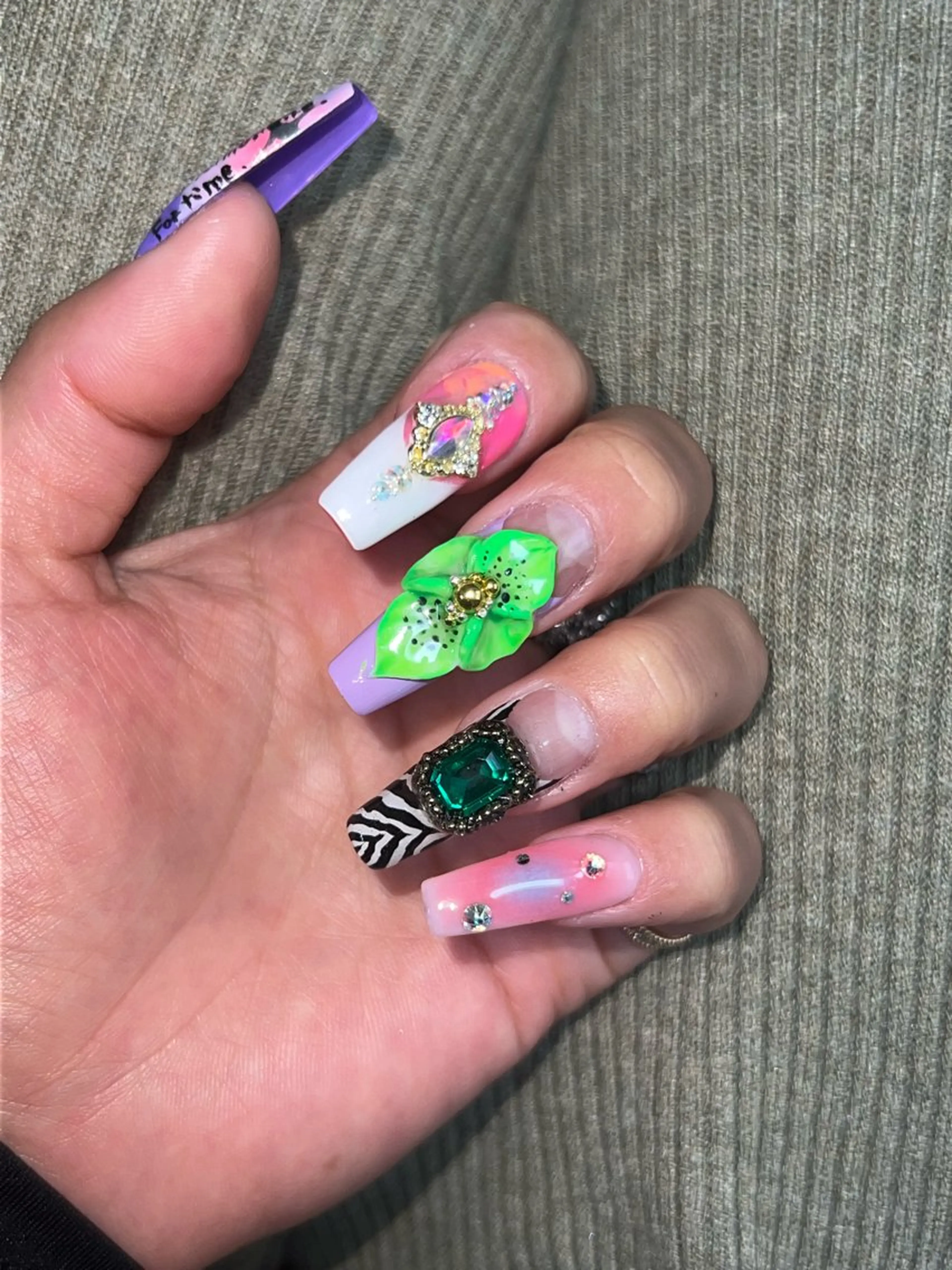 ネイル ハンドネイル ハンドケア ONIKA Nail 青山通り店所属・ONIKA Nail 表参道A4徒歩2分のネイルデザイン