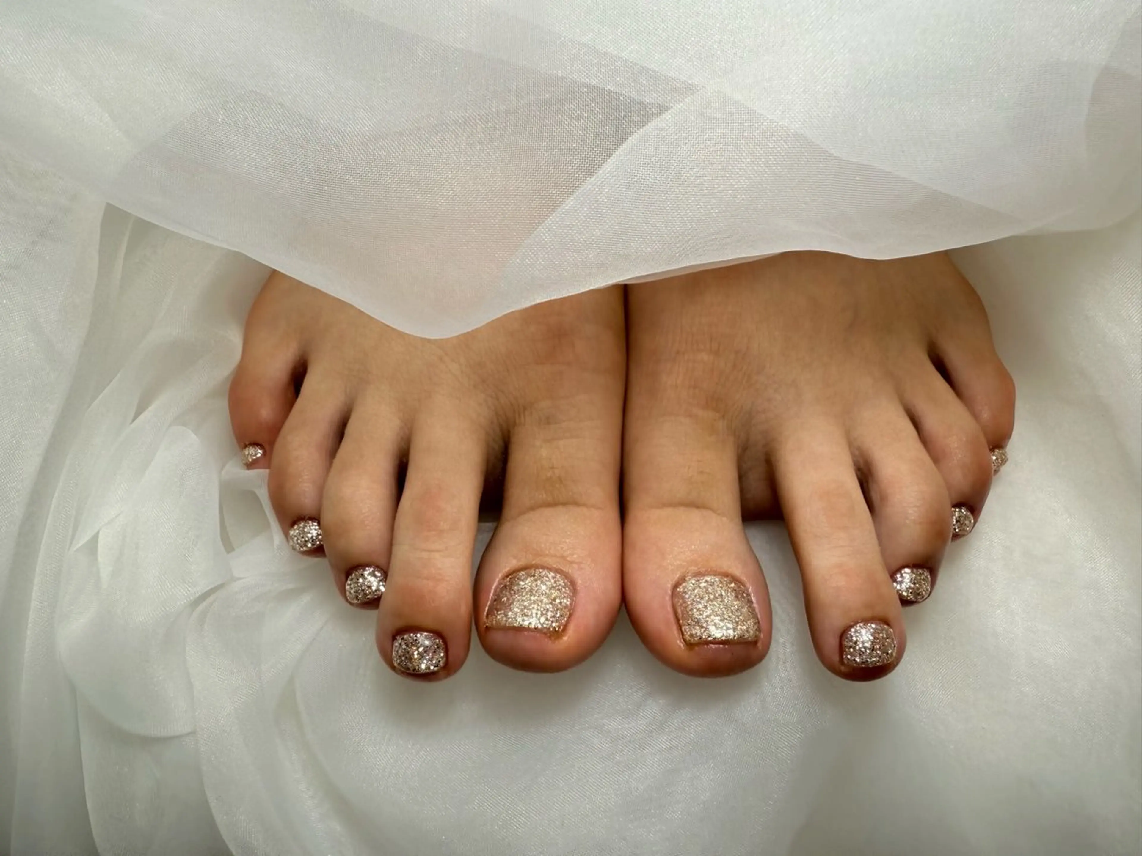 ネイル オーロラネイル ラメ(グリッター) ワンカラーネイル シルバー フットネイル nailsalonAxia所属・。*✧⛓️ mayu⛓️✧︎*。のネイルデザイン