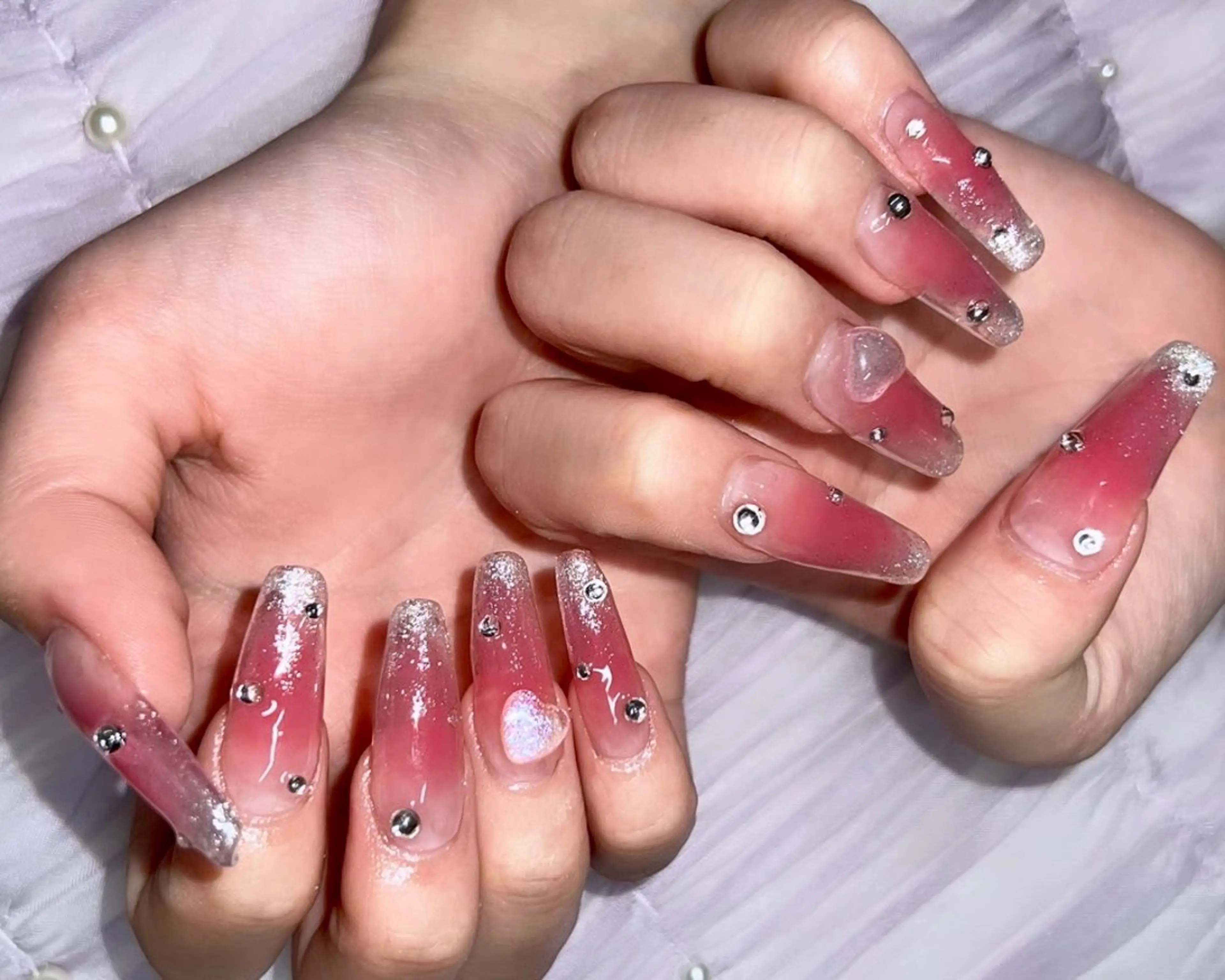 ネイル チークネイル ストーンネイル Nail&Eyelash salon Axia所属・Nail salon Axiaのネイルデザイン