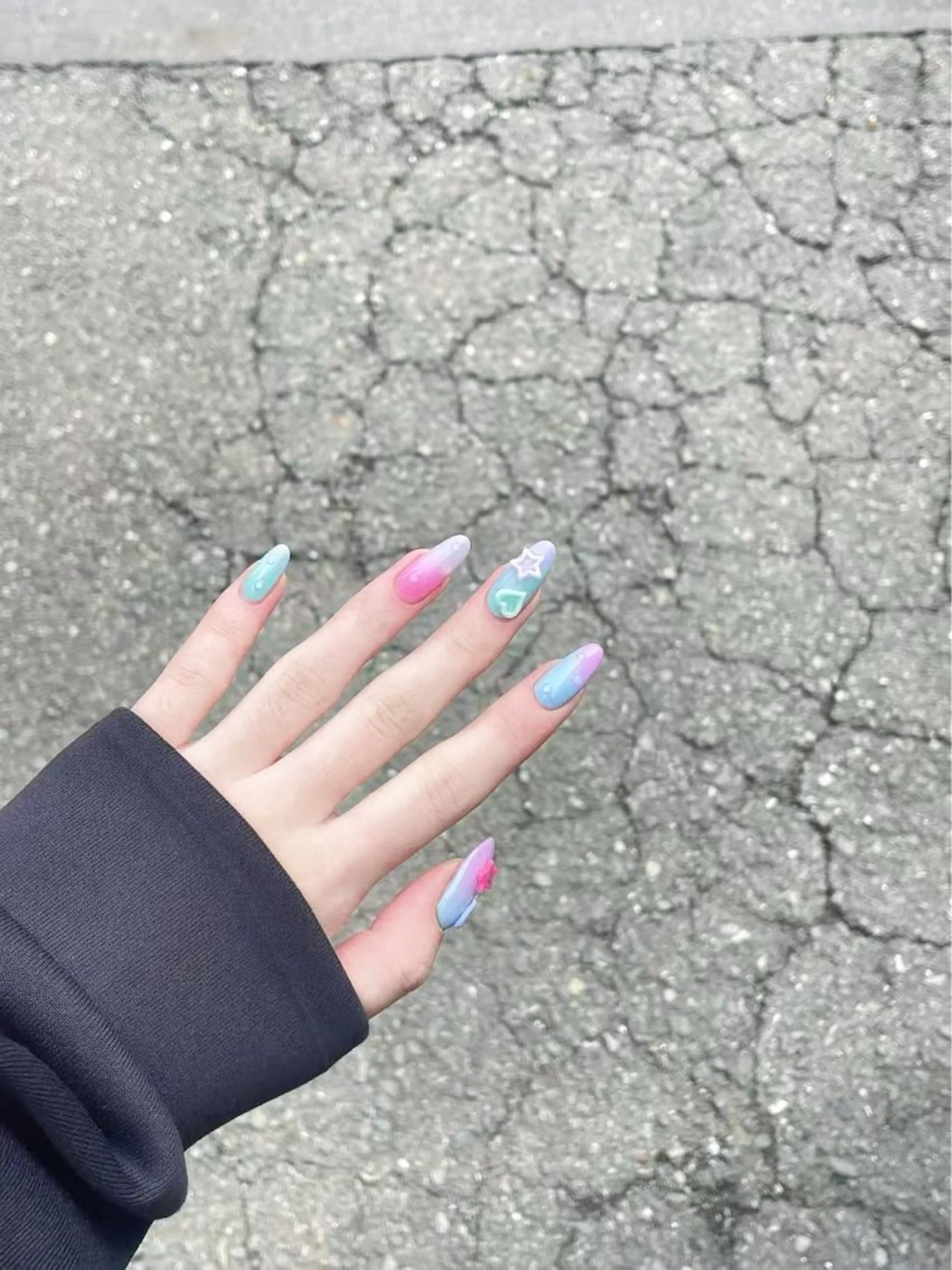 ネイル ハンドネイル LI XINLUのネイルデザイン