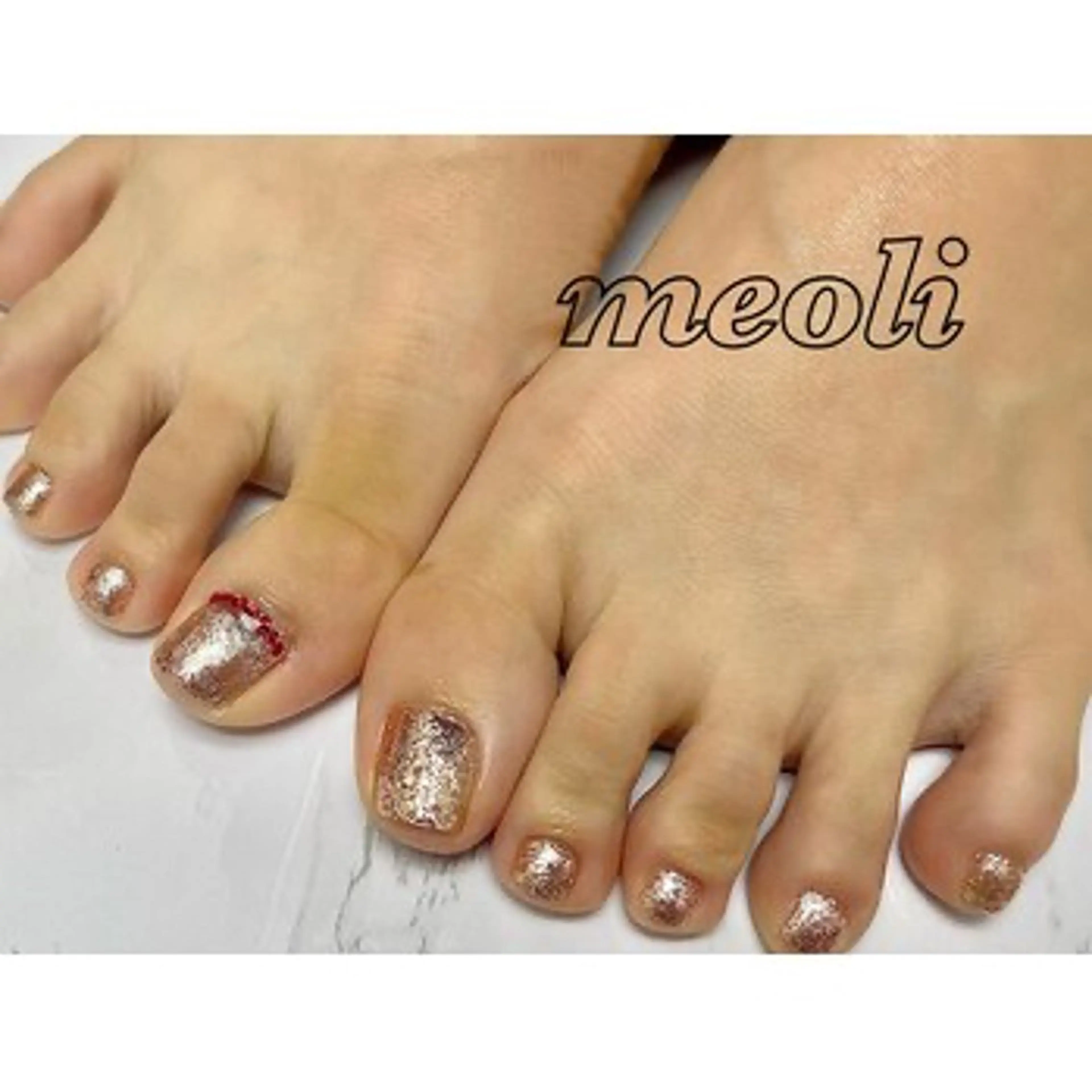 ネイル ゴールド ラメ(グリッター) ピンク 赤色 ストーンネイル フットネイル nail salon meoli アヤのネイルデザイン