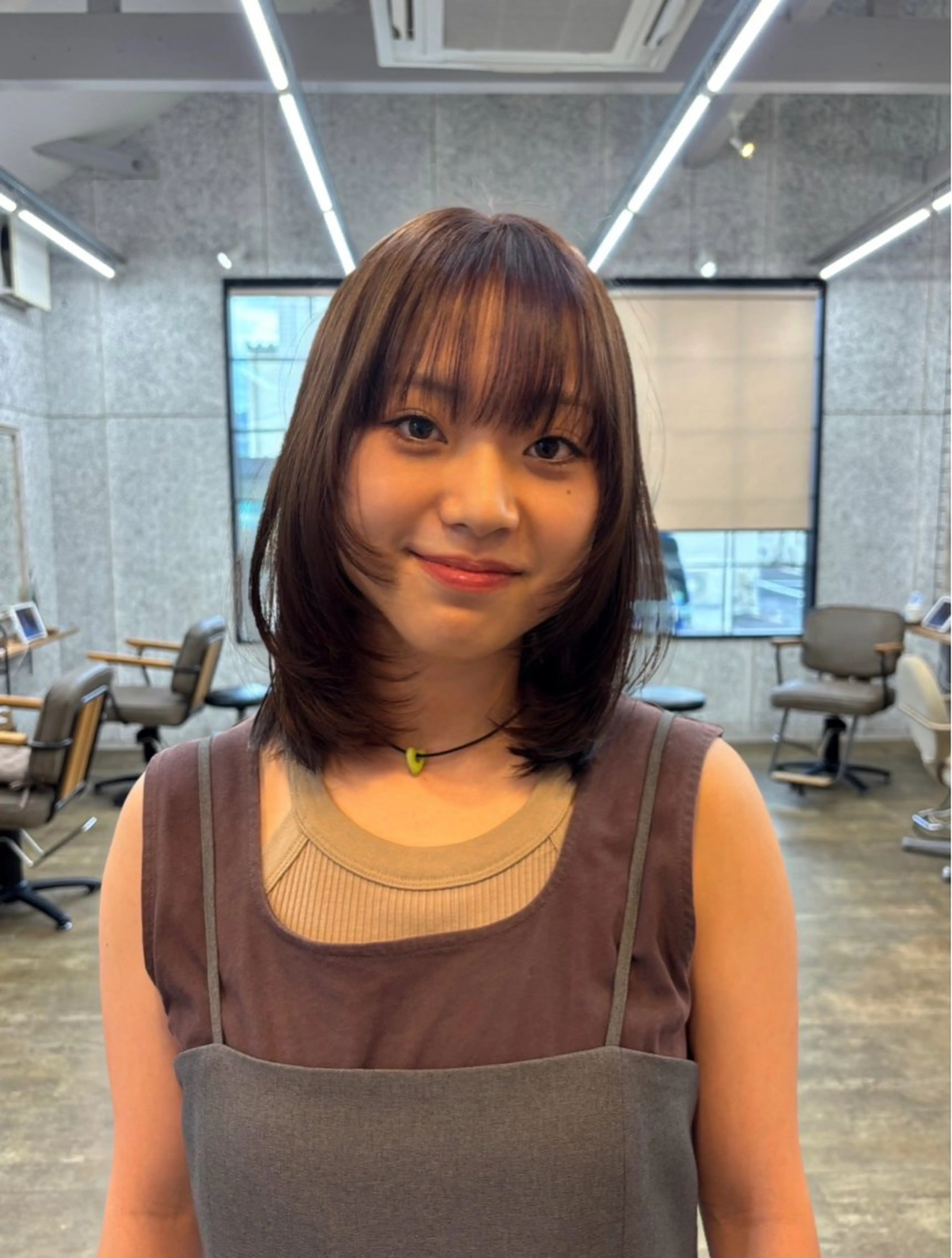 ミディアム カット ヘアカラー トリートメント サ チのヘアスタイル